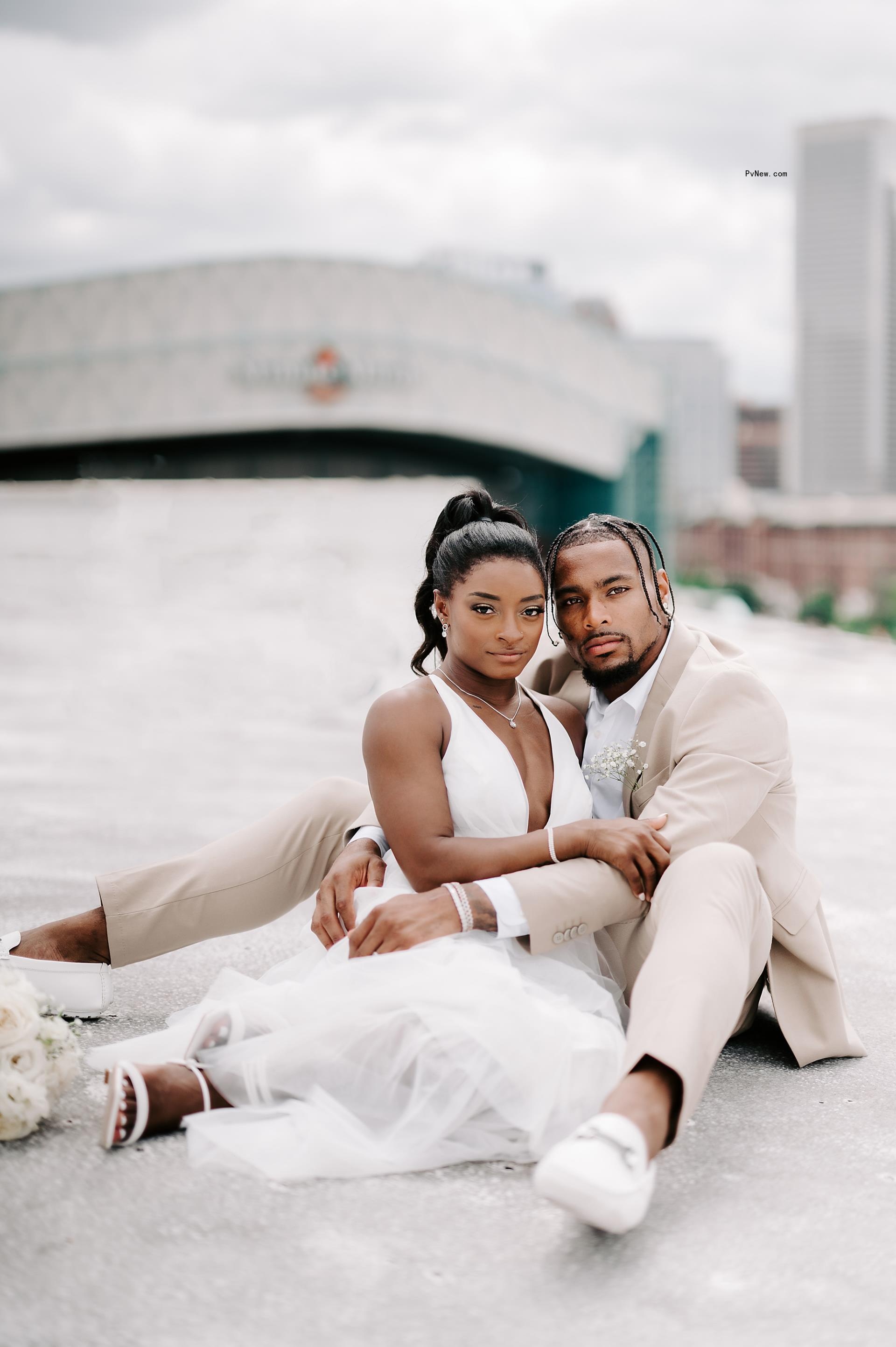 Simone Biles and Jo<i></i>nathon Owens