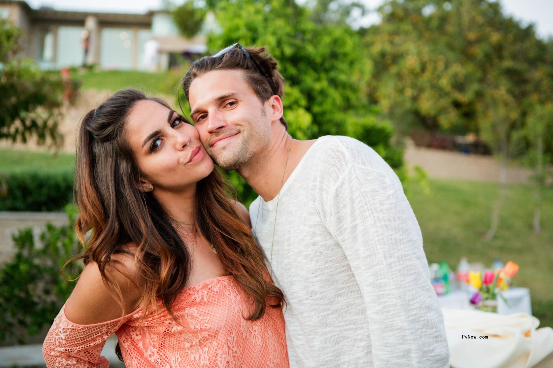 Katie Malo<i></i>ney puckers up with Tom Schwartz