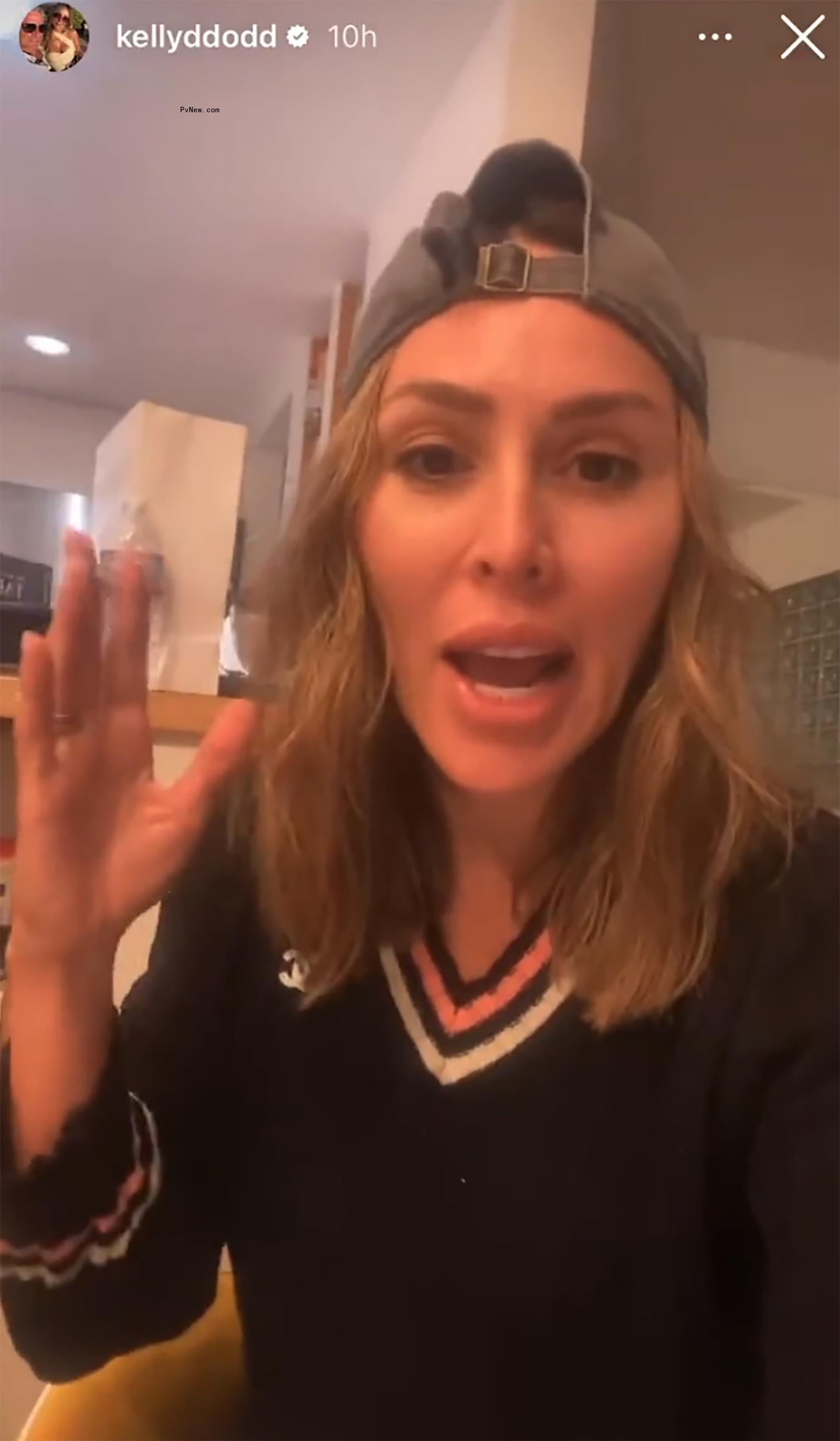 Kelly Dodd rants in ba<i></i>seball cap