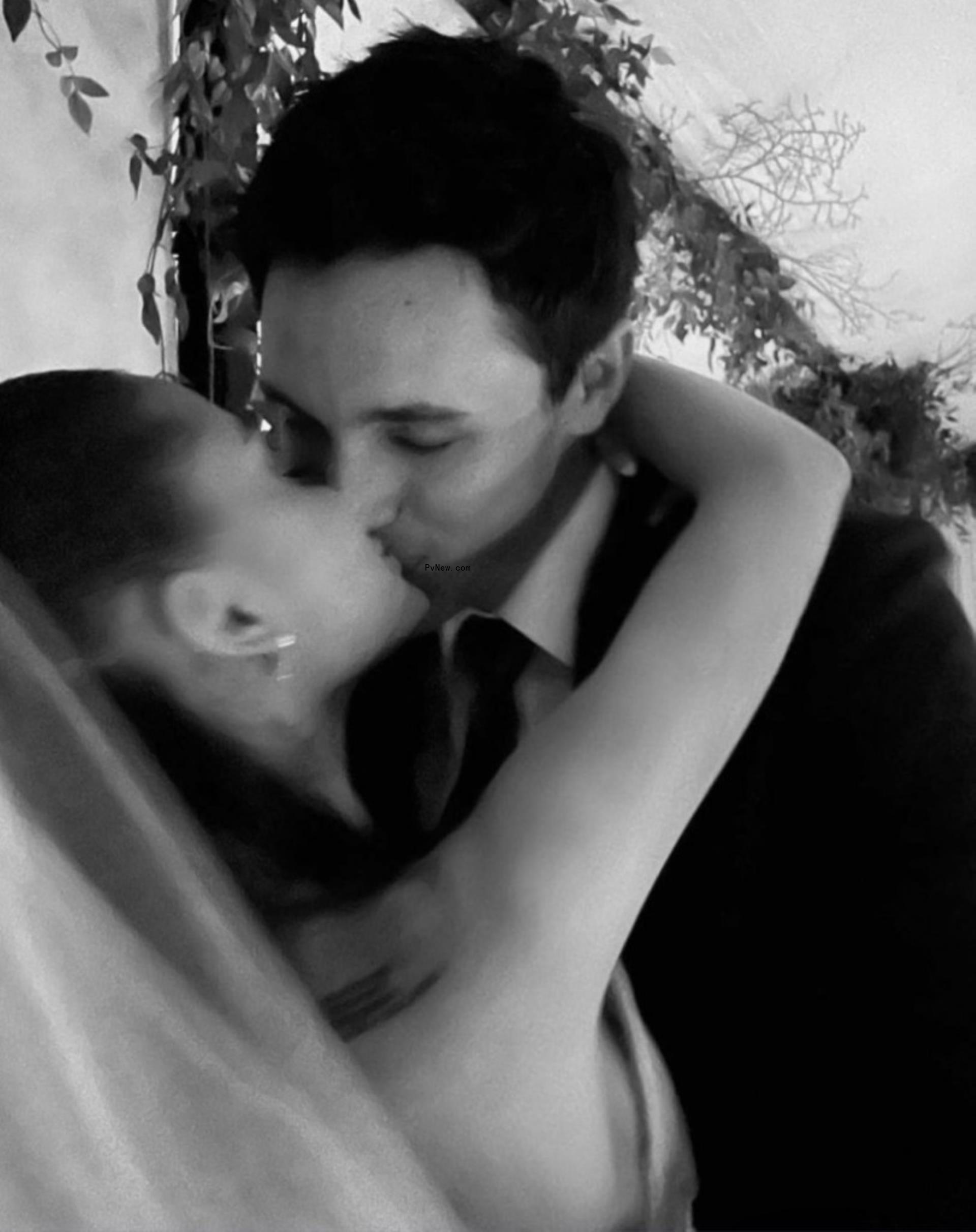 ariana grande and dalton gomez kissing at their wedding