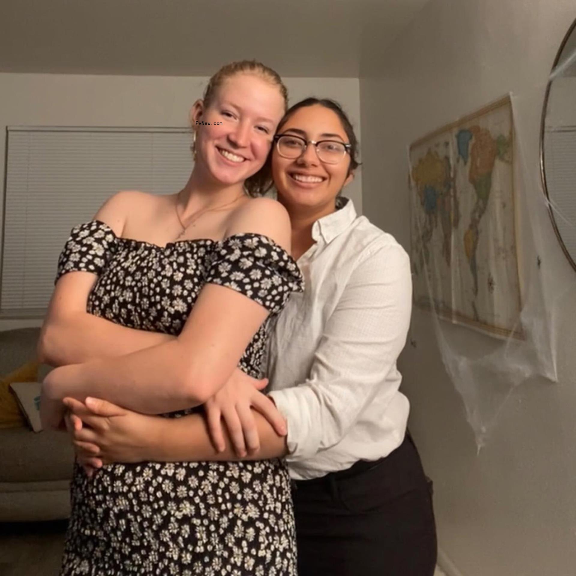 Gwendlyn Brown and Beatriz Queiroz hugging