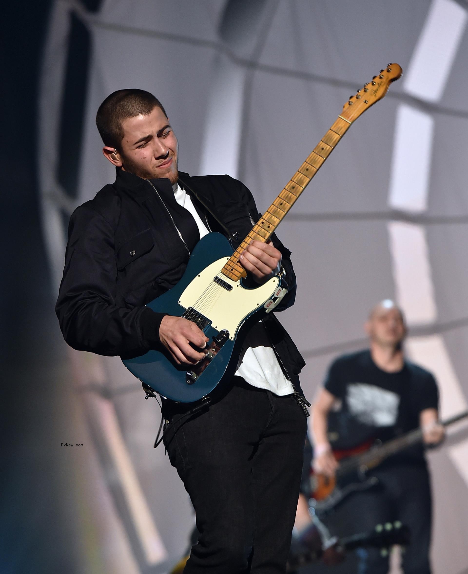 Nick Jo<i></i>nas performing at the 2016 ACM Awards