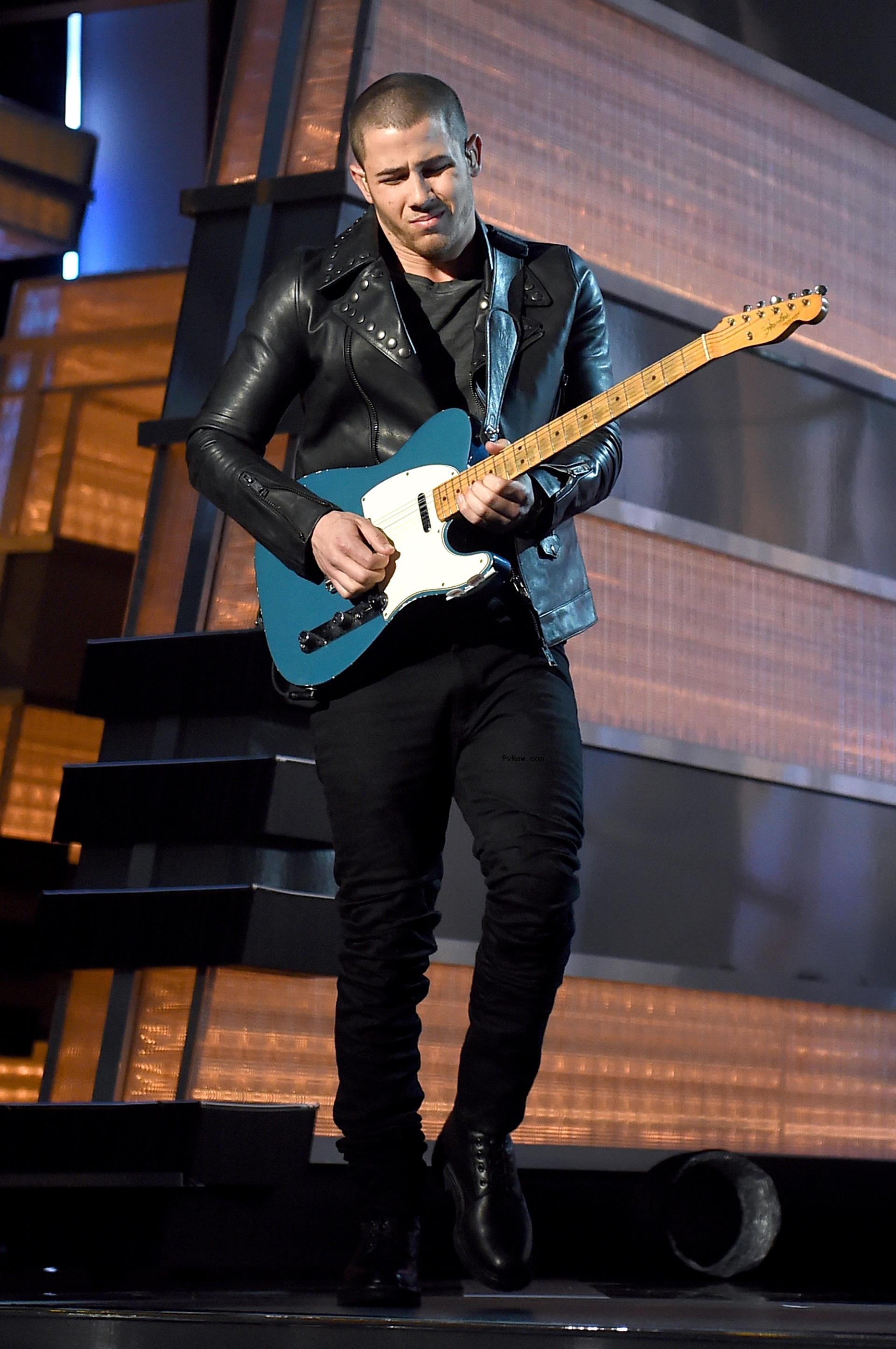 Nick Jo<i></i>nas performing at the 2016 ACM Awards