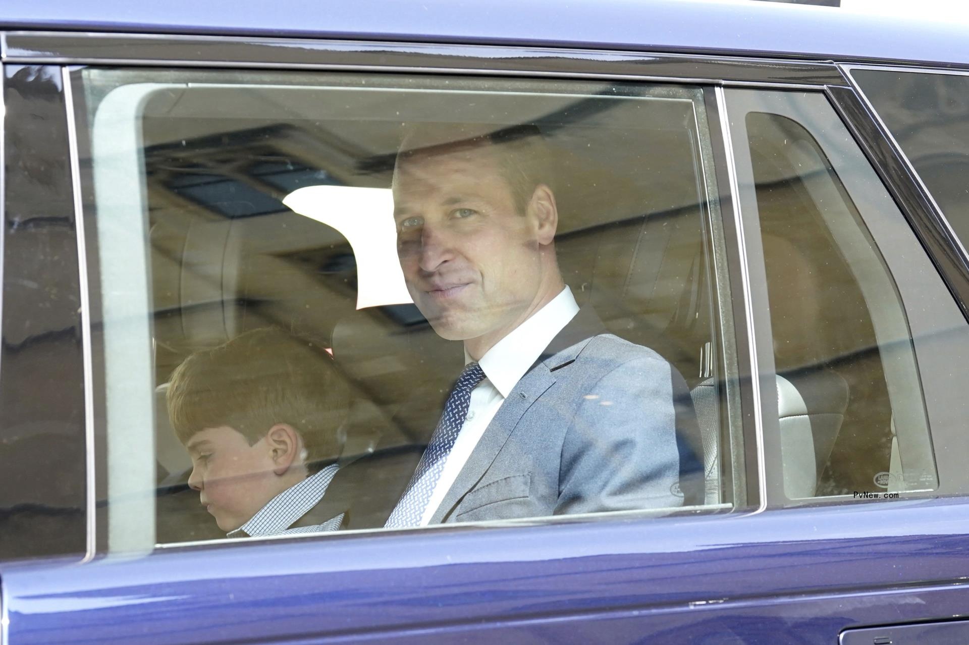 Prince William sits in backseat with Prince George