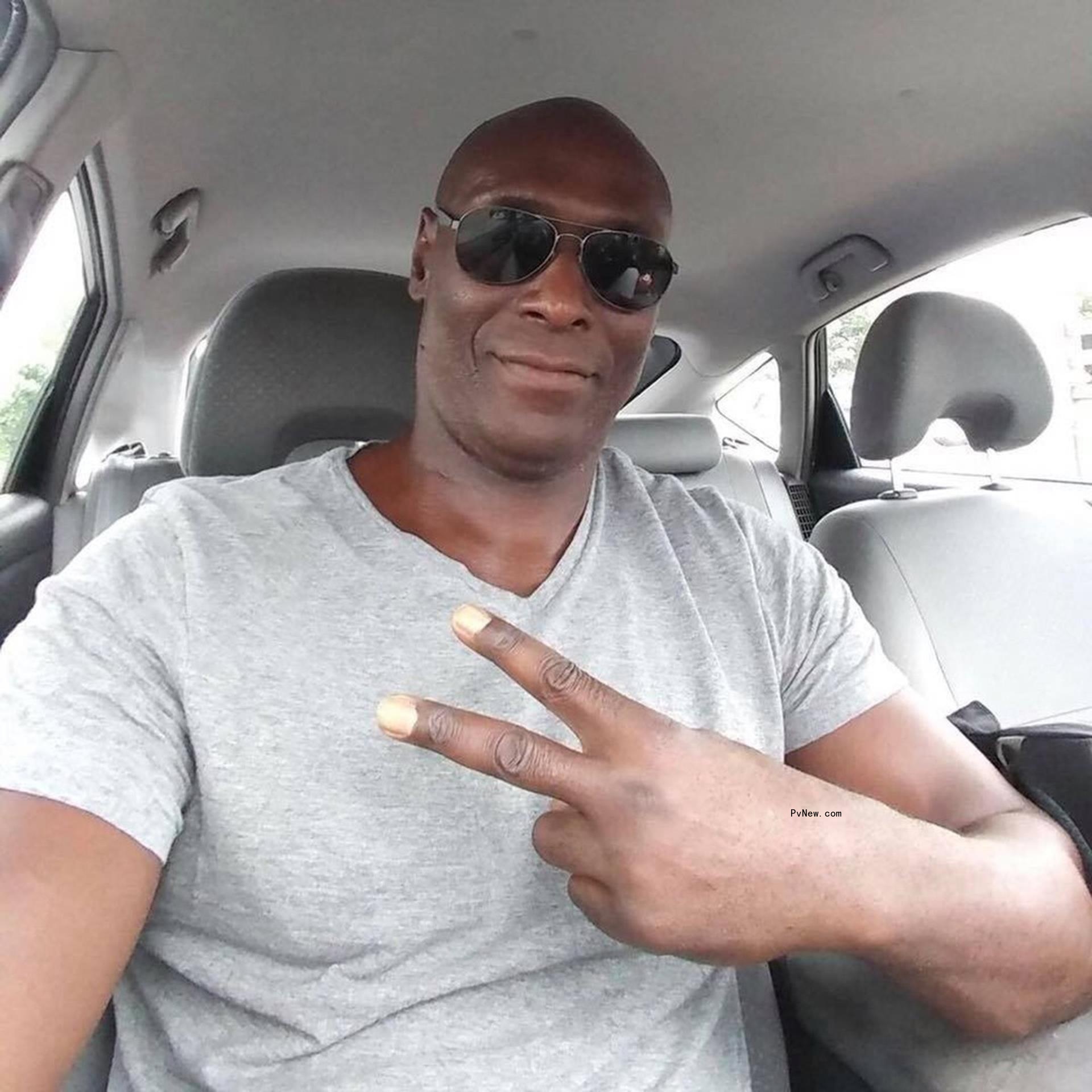 lance reddick selfie in a car holding up the peace sign