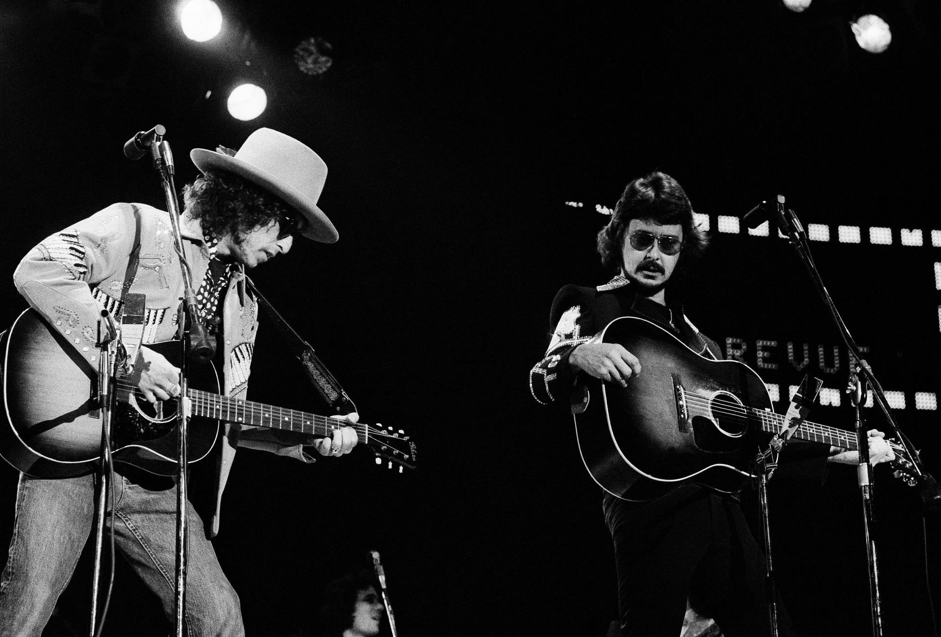 Bob Neuwirth, Folk Figure of 1960s and Beyond, Influence on Bob Dylan and Co-Writer of ‘Mercedes Benz,’ Dies at 82