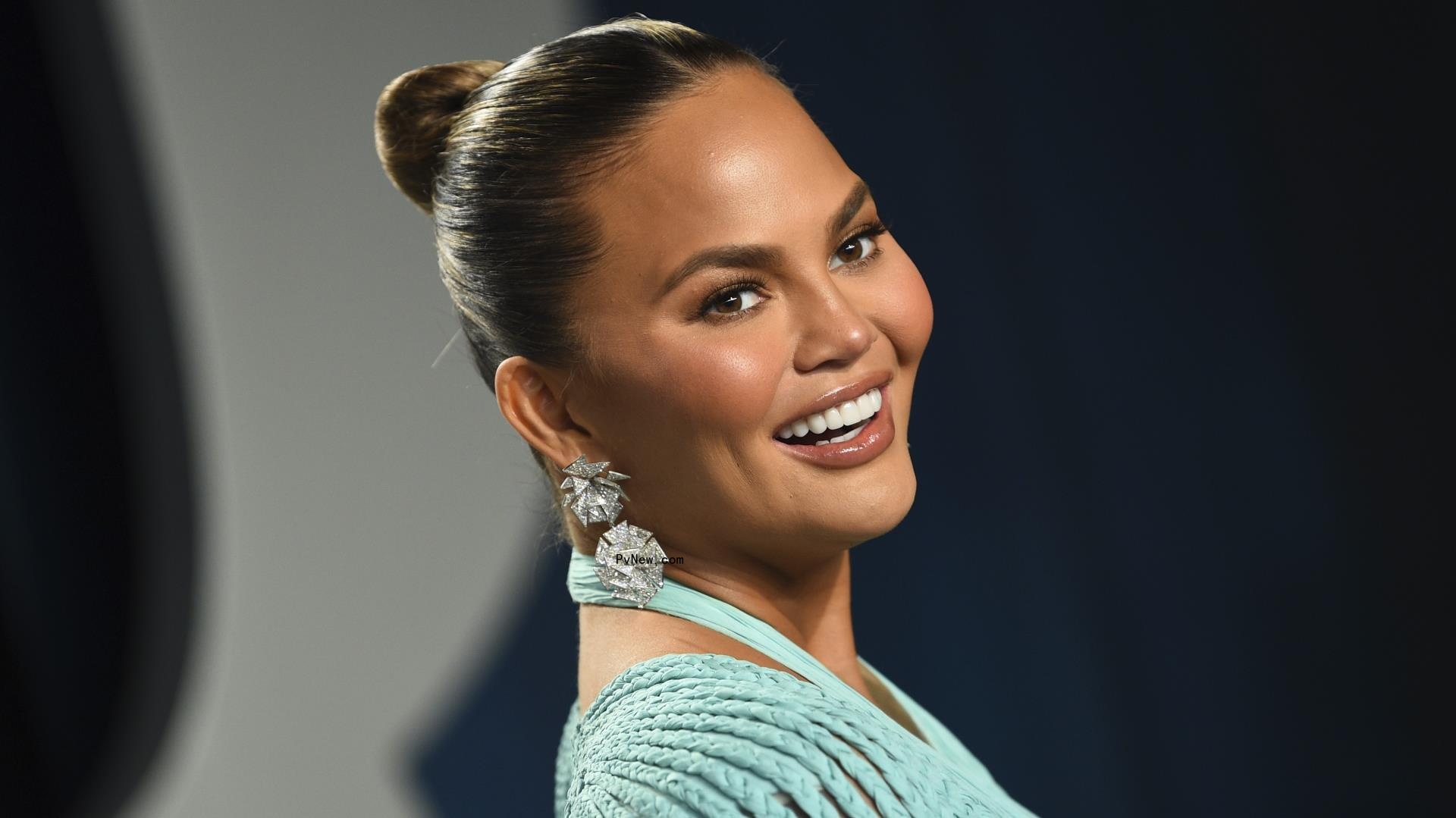 Chrissy Teigen Delet<i></i>es Her Twitter Account: ‘It’s Time for Me to Say Goodbye’