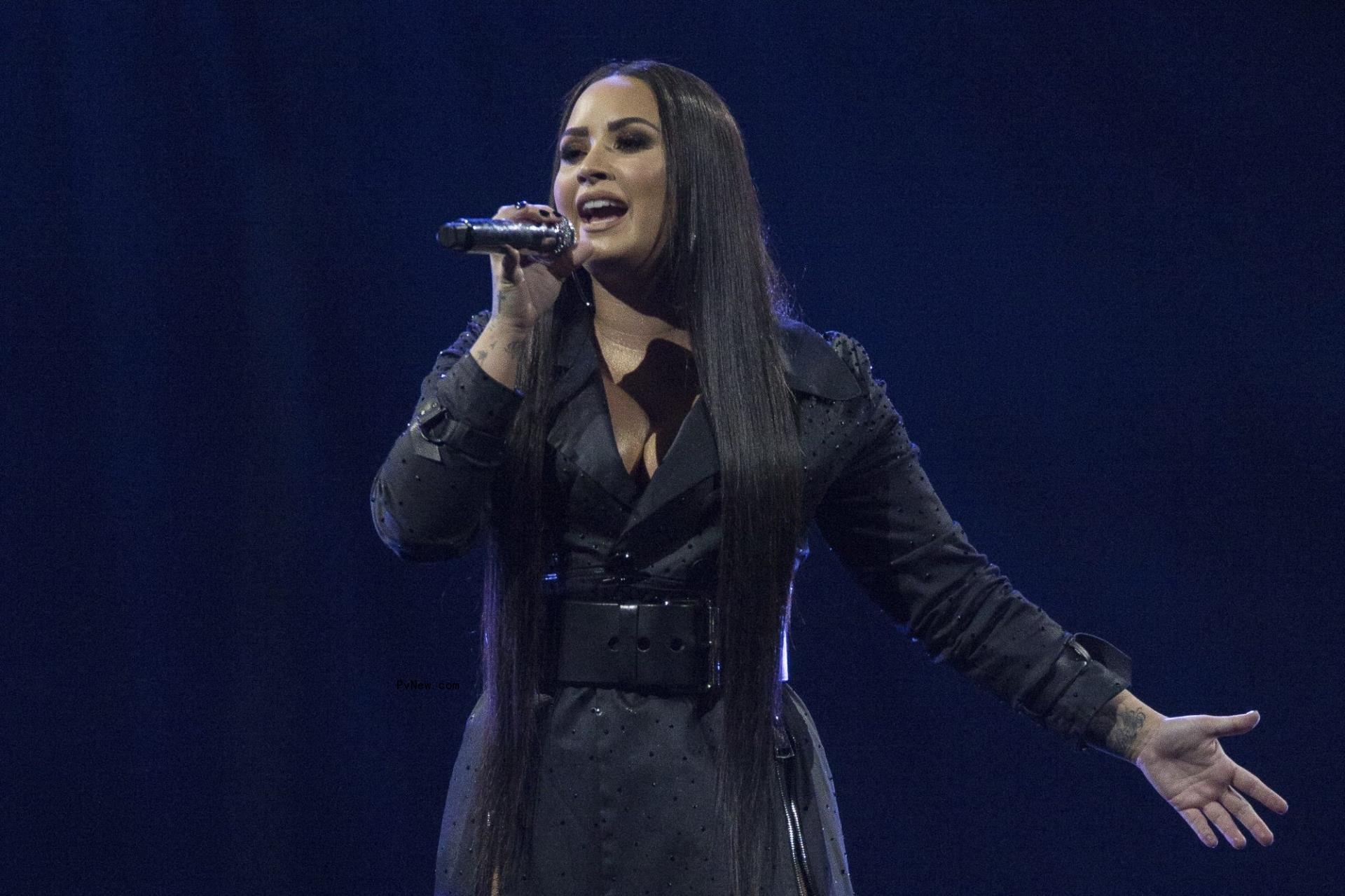 Demi Lovato to Star in NBC Comedy Put Pilot ‘Hungry’ From Suzanne Martin