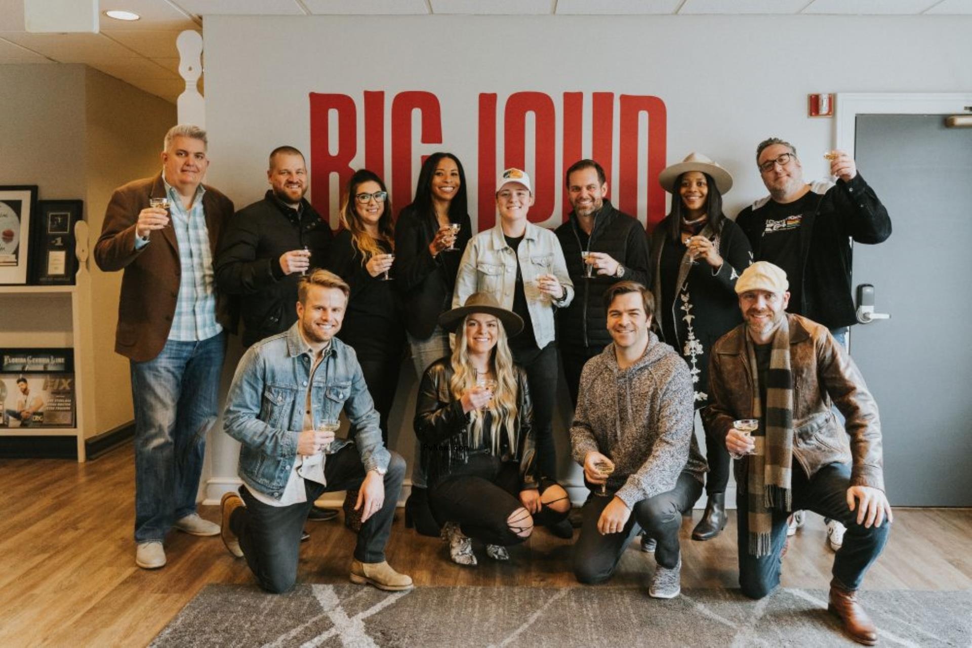 Country Singer Lily Rose Signs With Big Loud and Republic, Debuts Video for iTunes Chart-Topper ‘Villain’