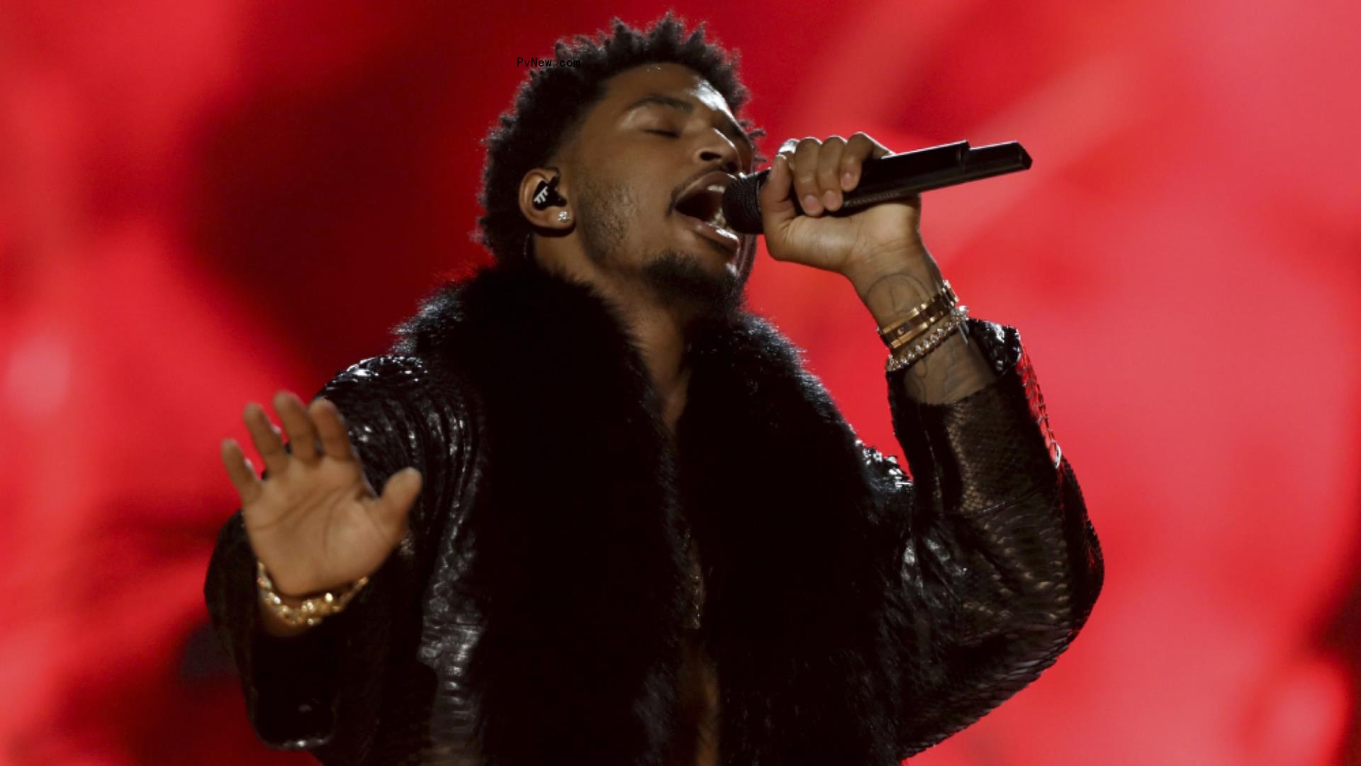 R&B Singer Trey So<i></i>ngz Arrested After Altercation With Police Officer at NFL Champio<i></i>nship Game