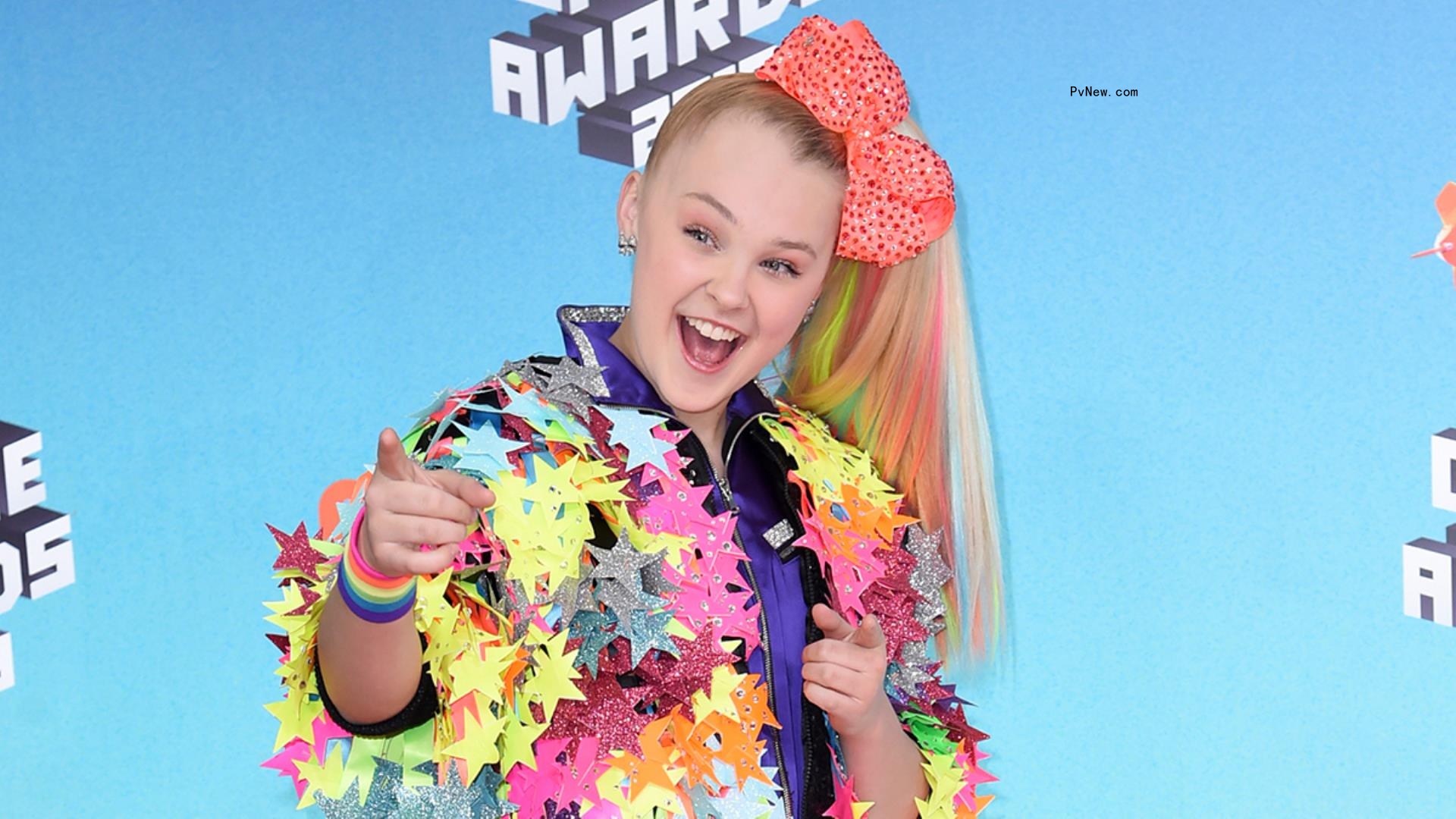 JoJo Siwa Comes Out as Gay After Viral ‘Born This Way’ TikTok