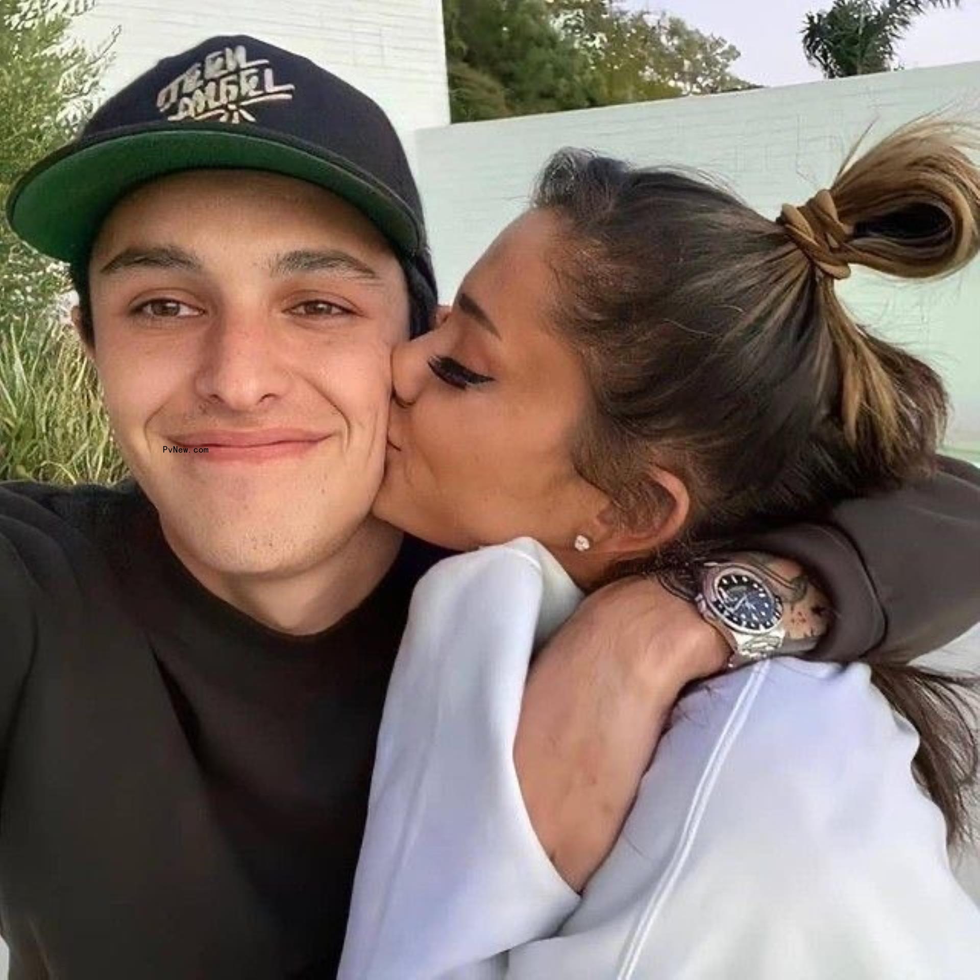 ariana grande kissing dalton gomez on the cheek