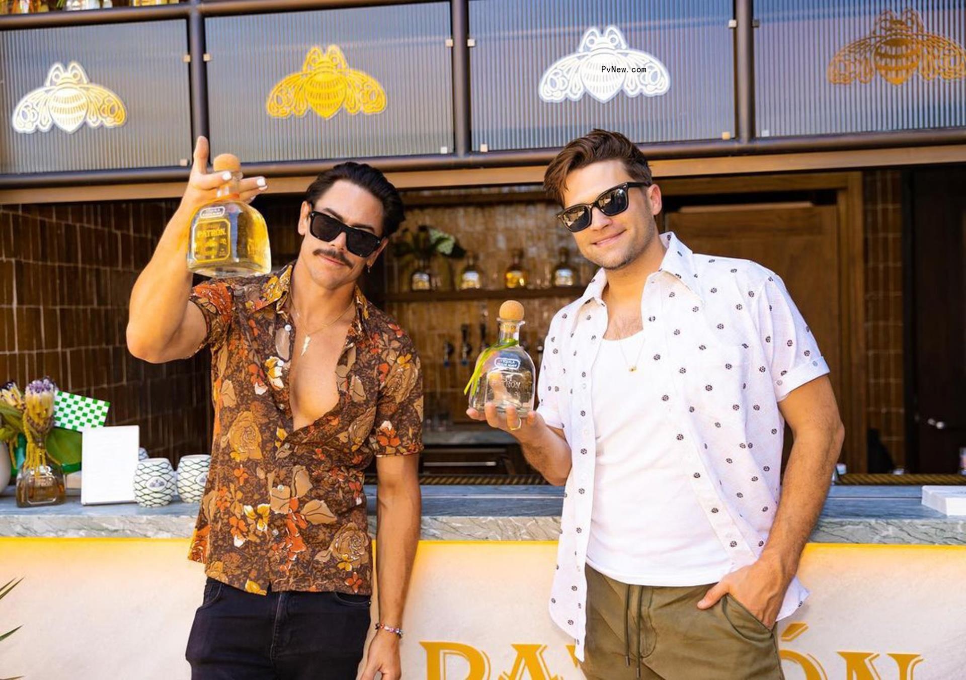 Tom Schwartz and Tom Sandoval at a bar.