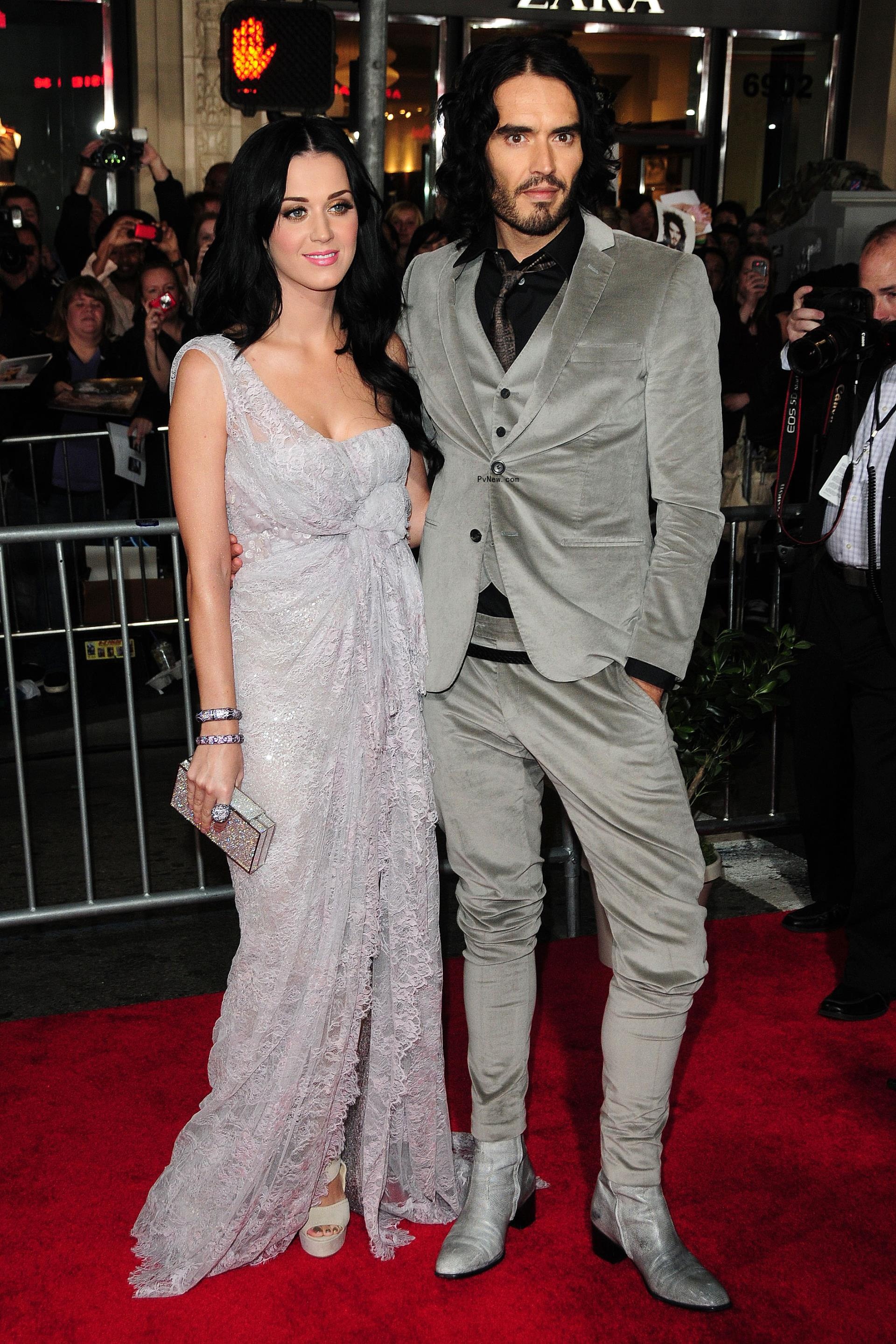 Katy Perry and Russell Brand posing together