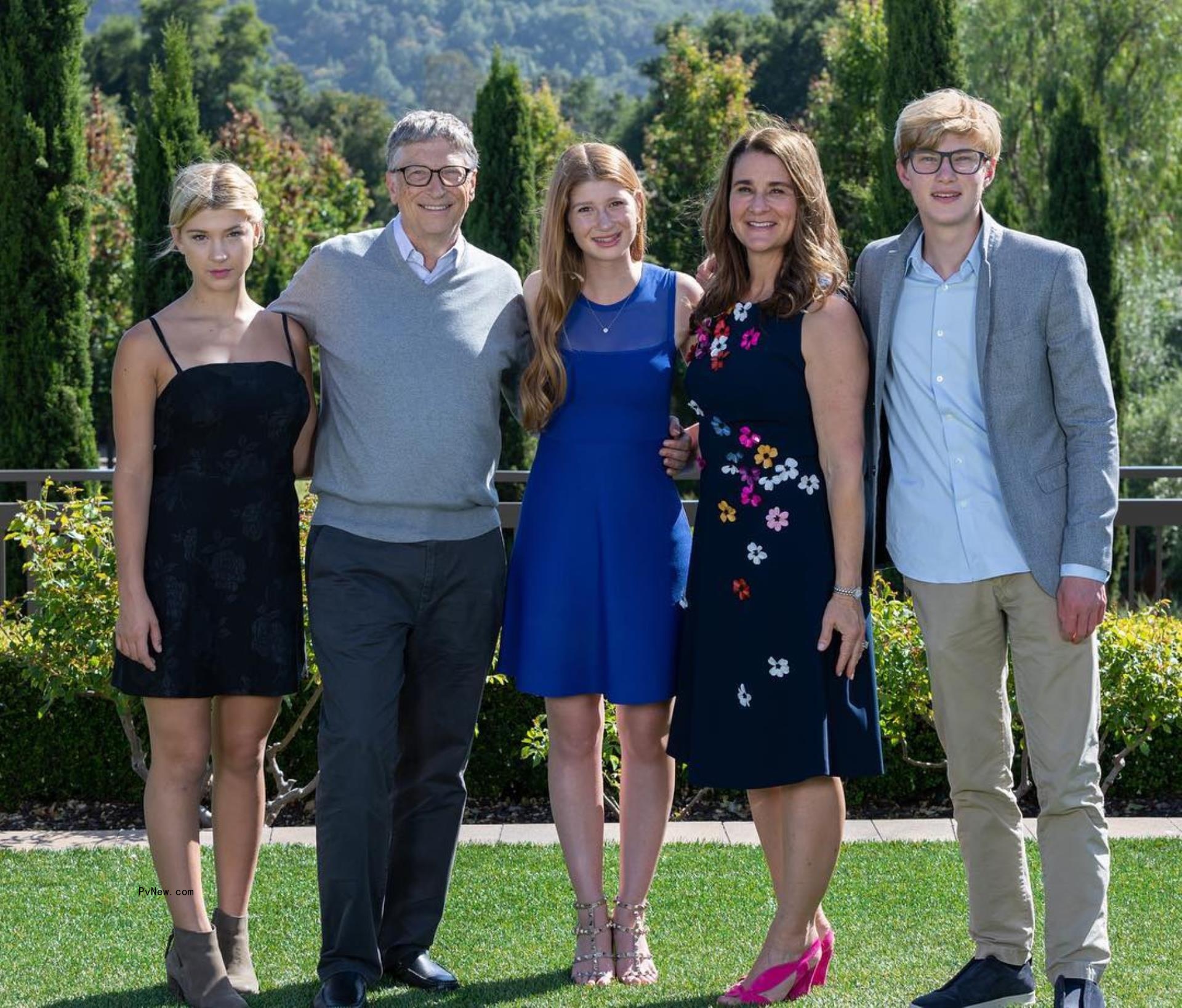 Melinda and Bill Gates with their children