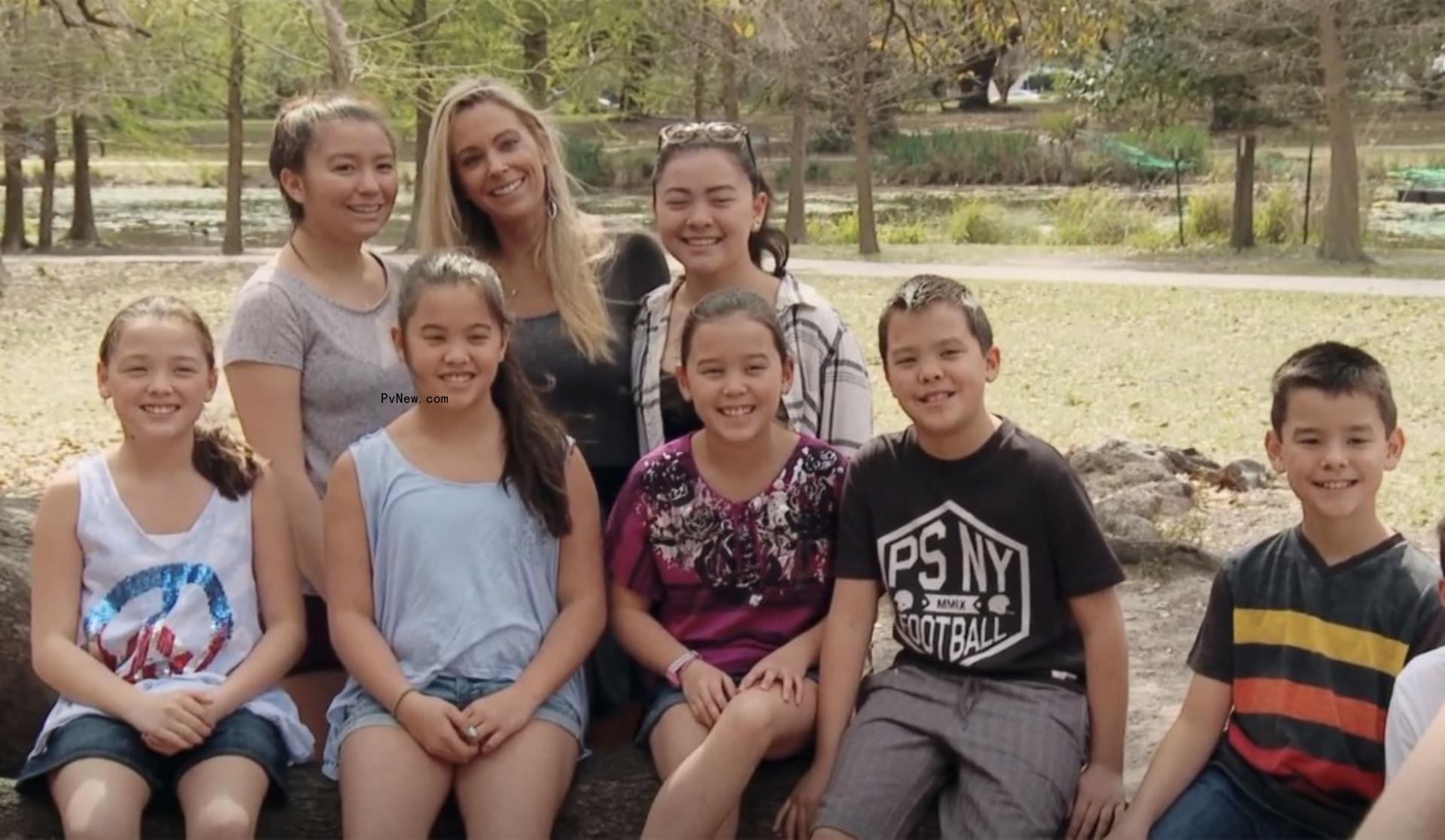 kate gosselin with her 8 kids