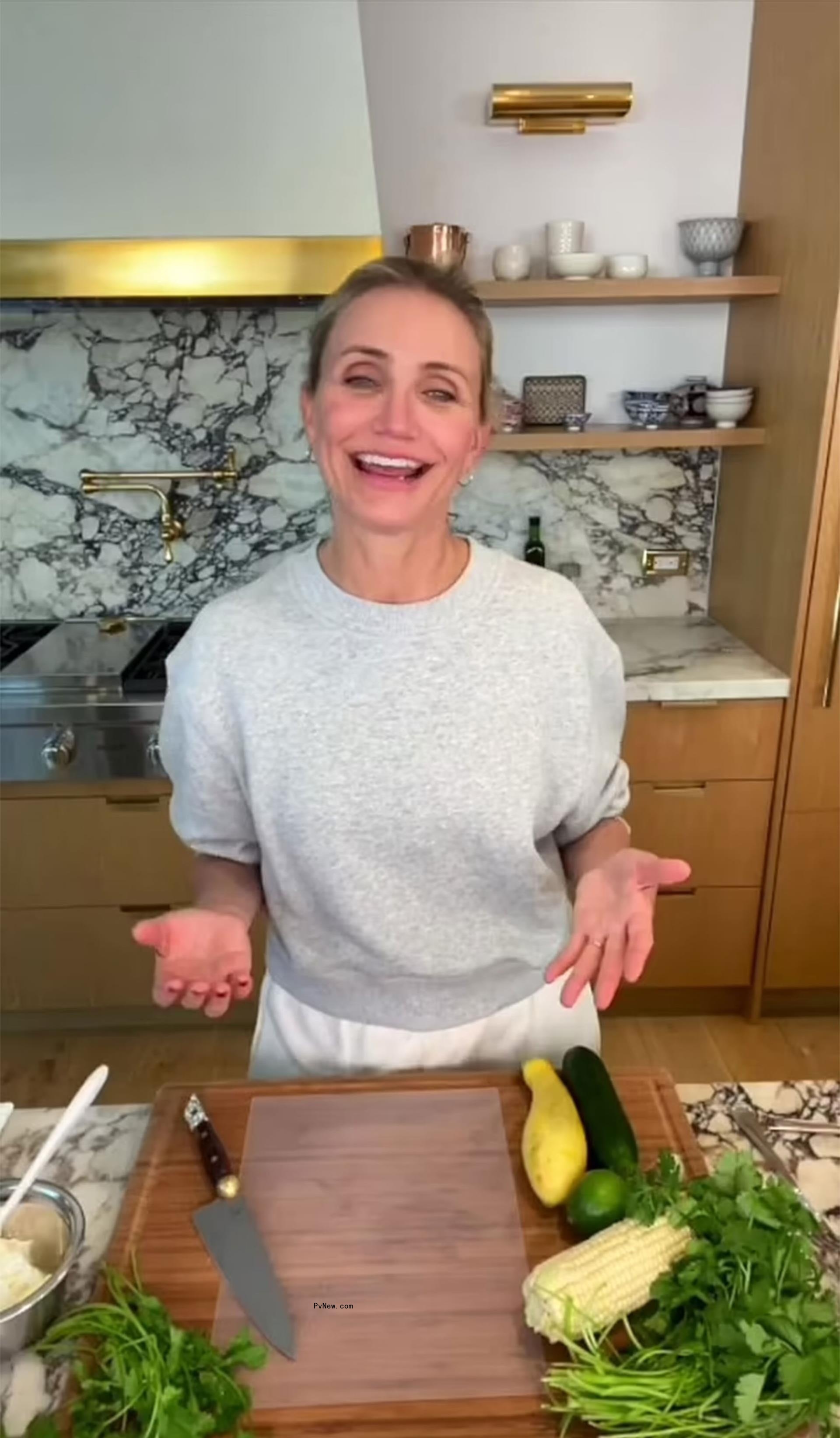 Cameron Diaz cooking rotisserie chicken nachos.