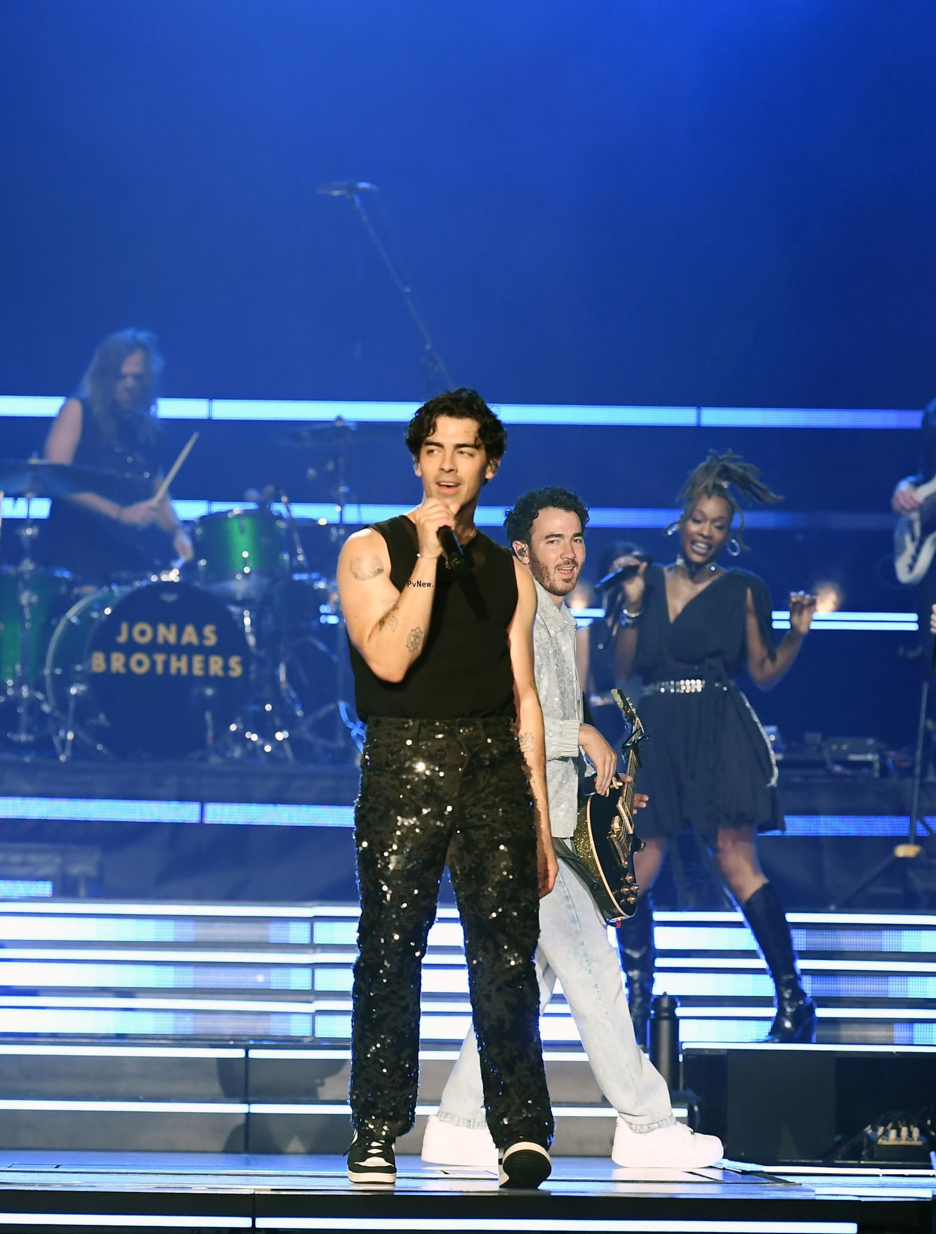 Joe Jo<i></i>nas and Kevin Jonas