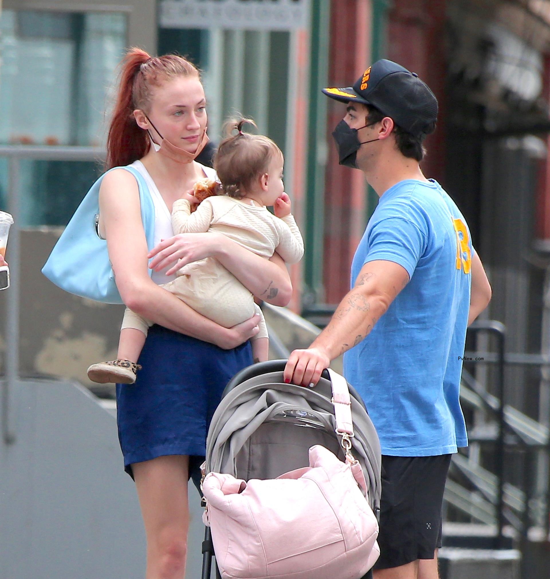 Sophie Turner, Joe Jo<i></i>nas and daughter Willa in 2021.