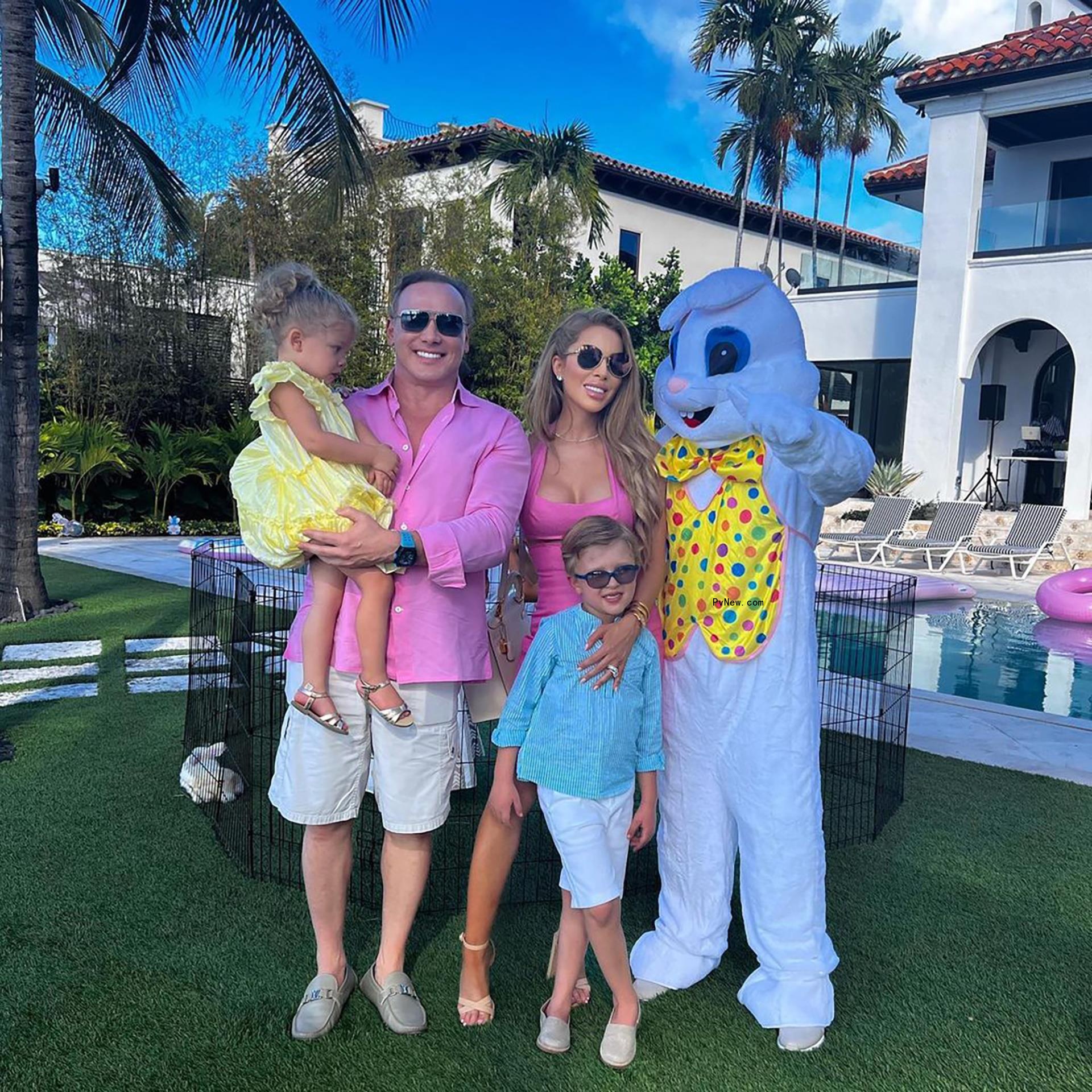 lisa and lenny hochstein with their kids and the easter bunny
