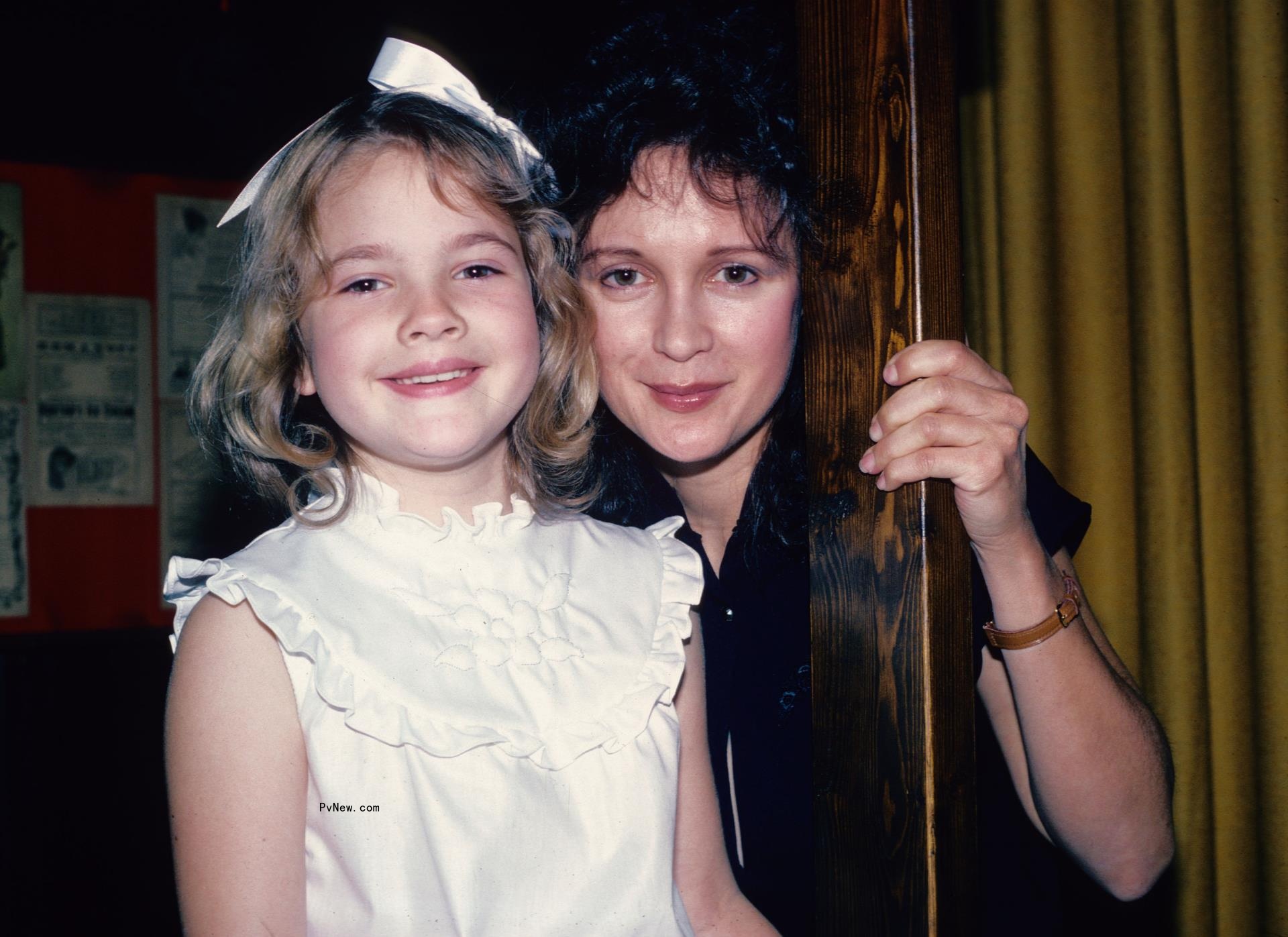 young drew barrymore with her mother