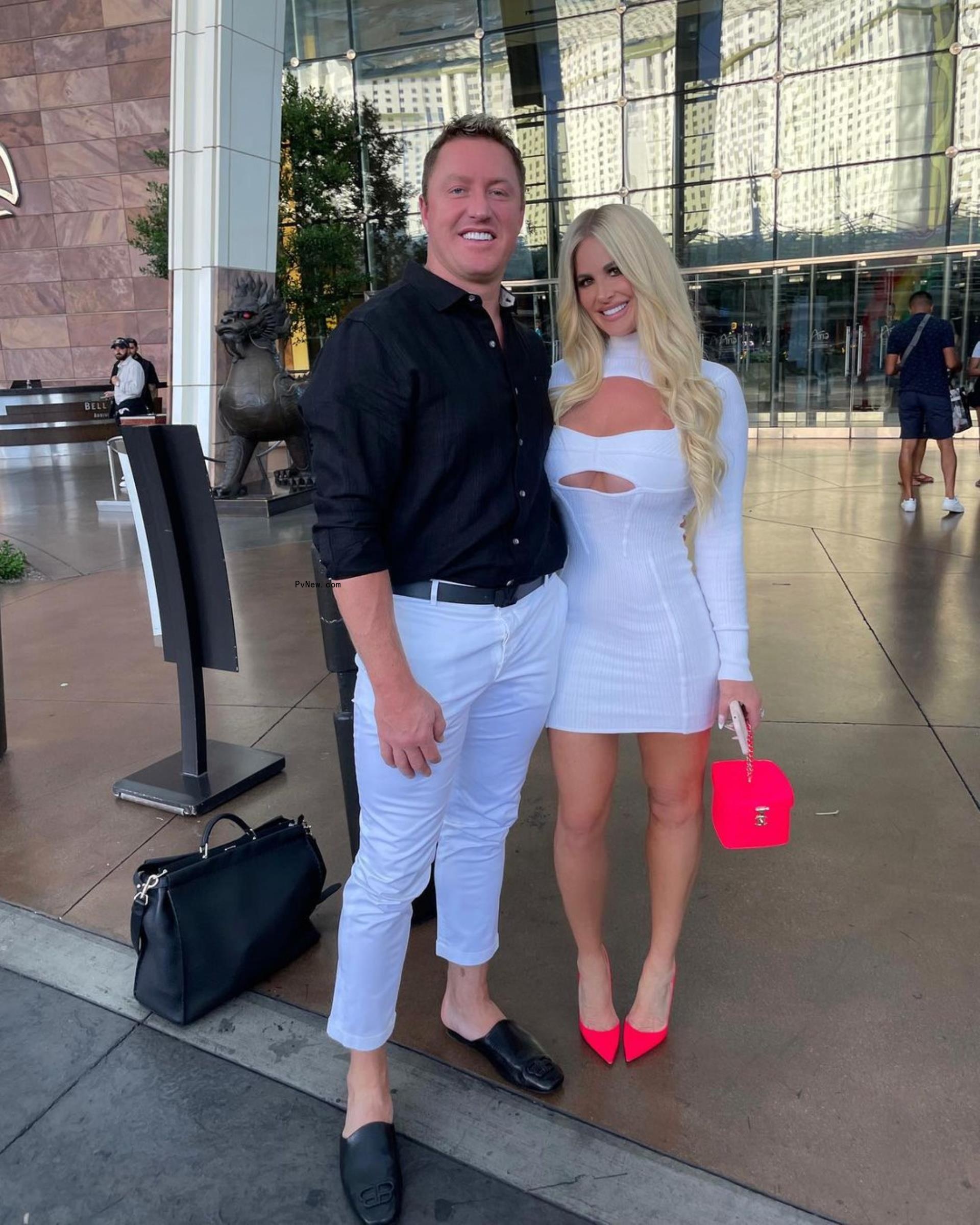 Kroy Biermann and Kim Zolciak posing together 