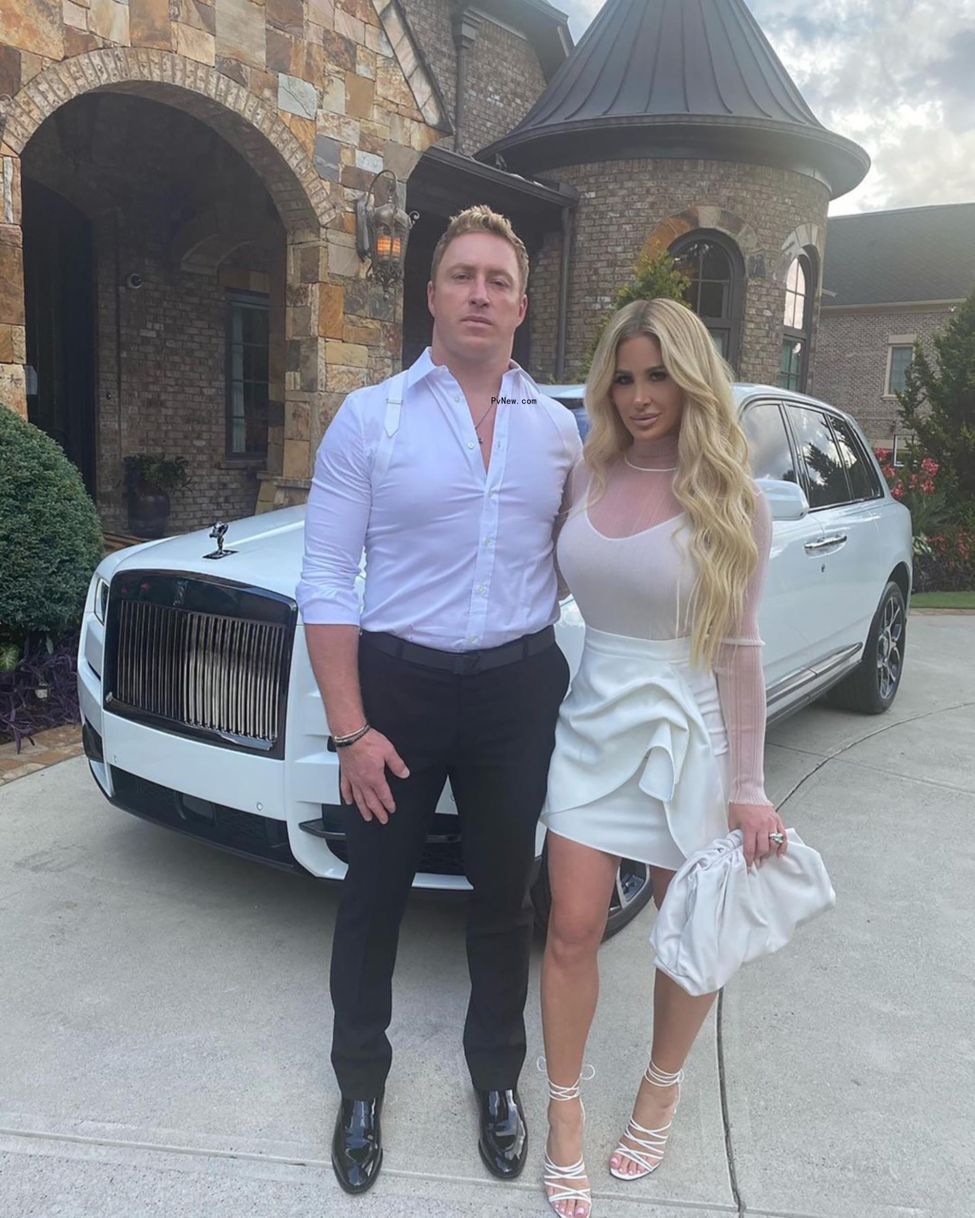 Kroy Biermann and Kim Zolciak posing together 