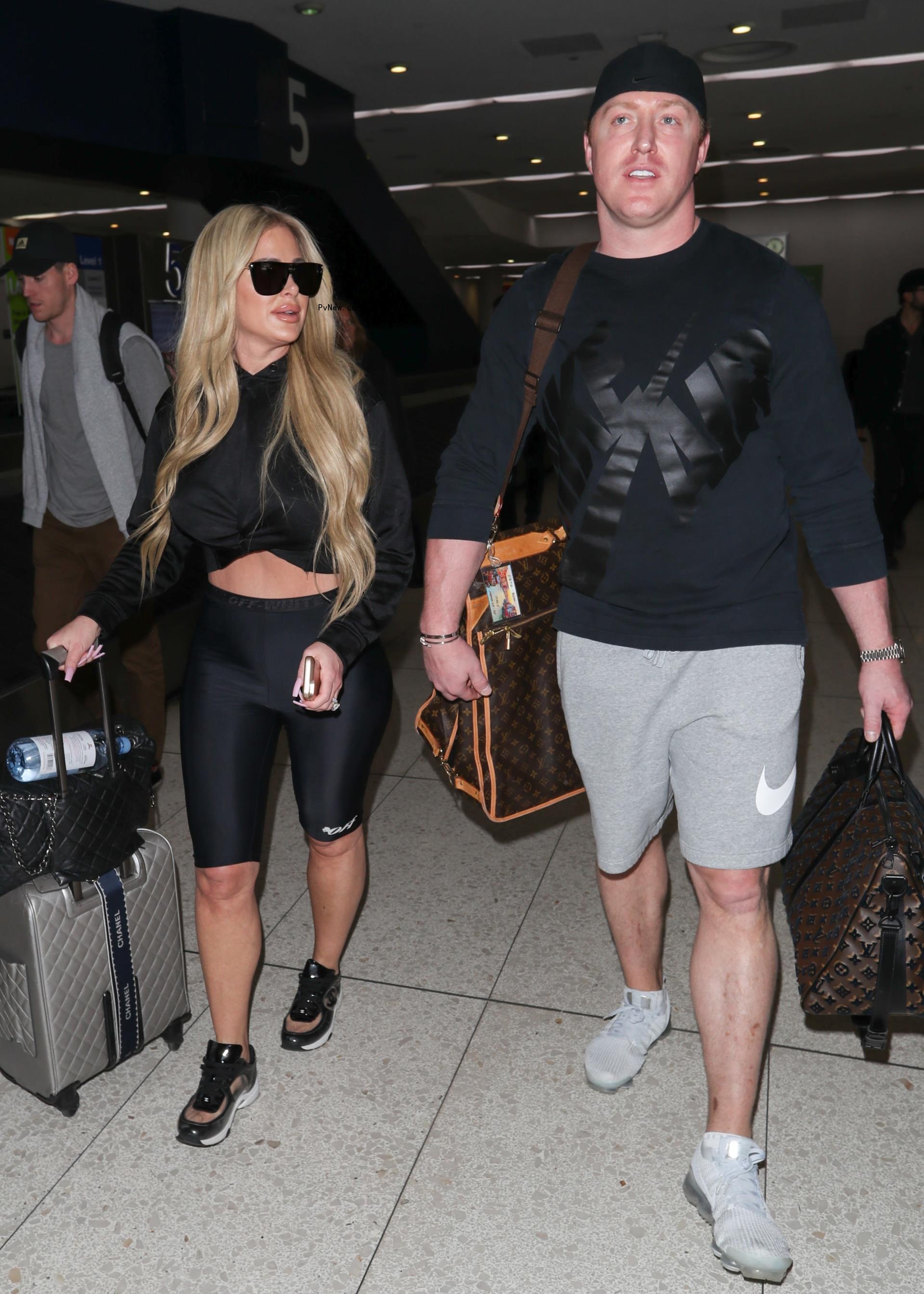 Kim Zolciak and Kroy Biermann walking together 