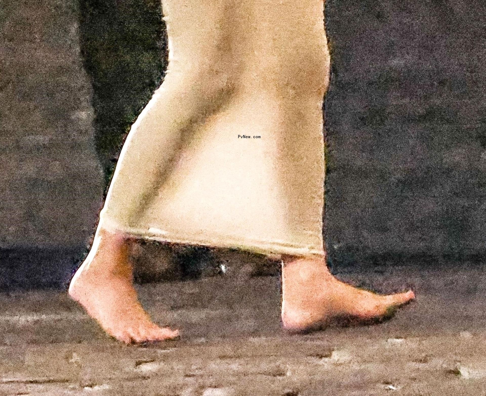 Bianca Censori's feet.