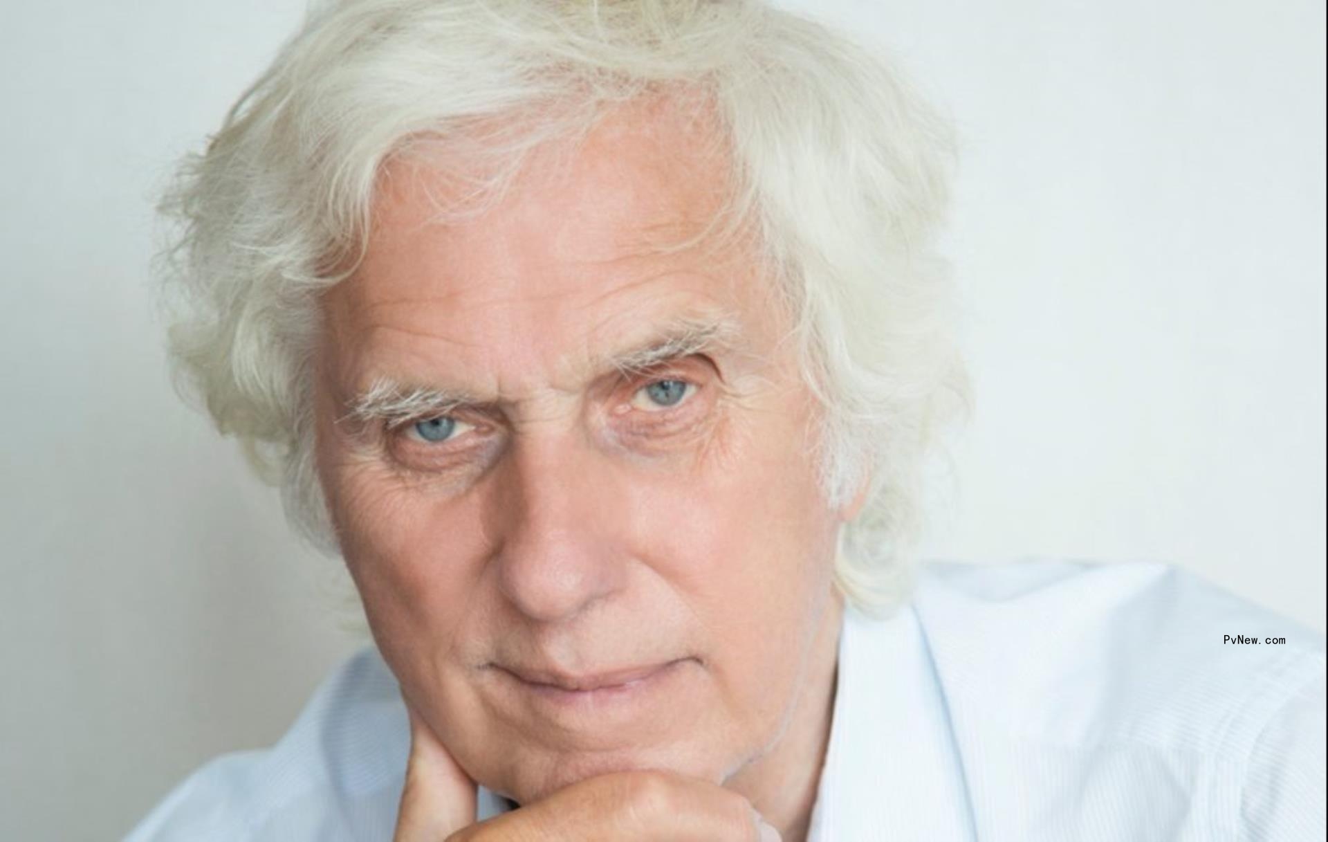 Douglas Kirkland, Hollywood Photographer, Dies at 88