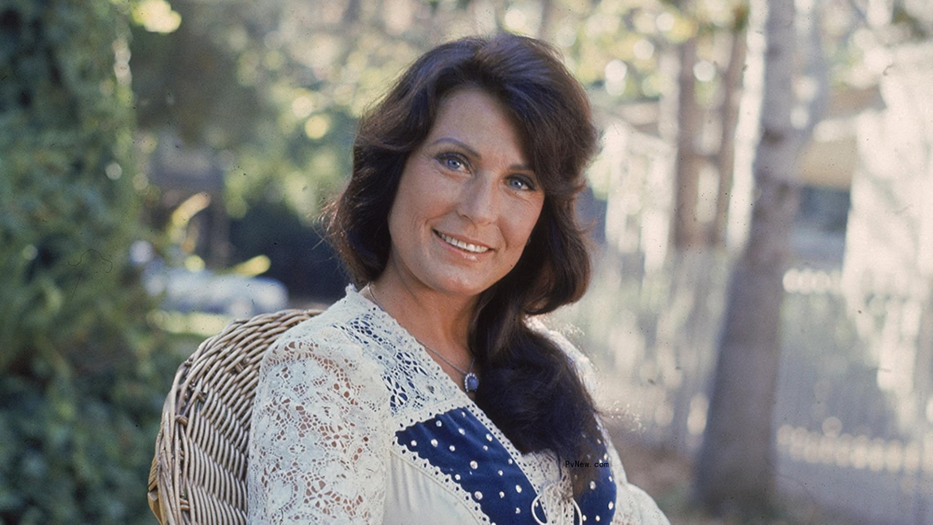 Loretta Lynn, Coal Miner’s Daughter Turned Country Superstar, Dies at 90