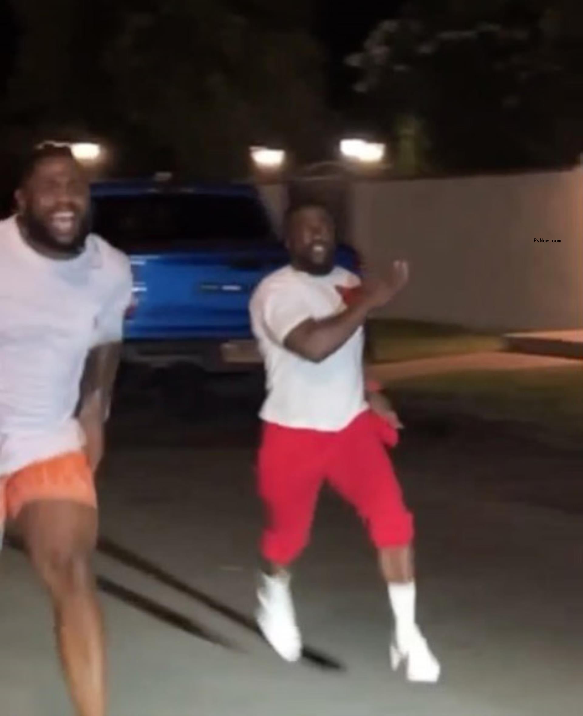 Kevin Hart racing Stevan Ridley.