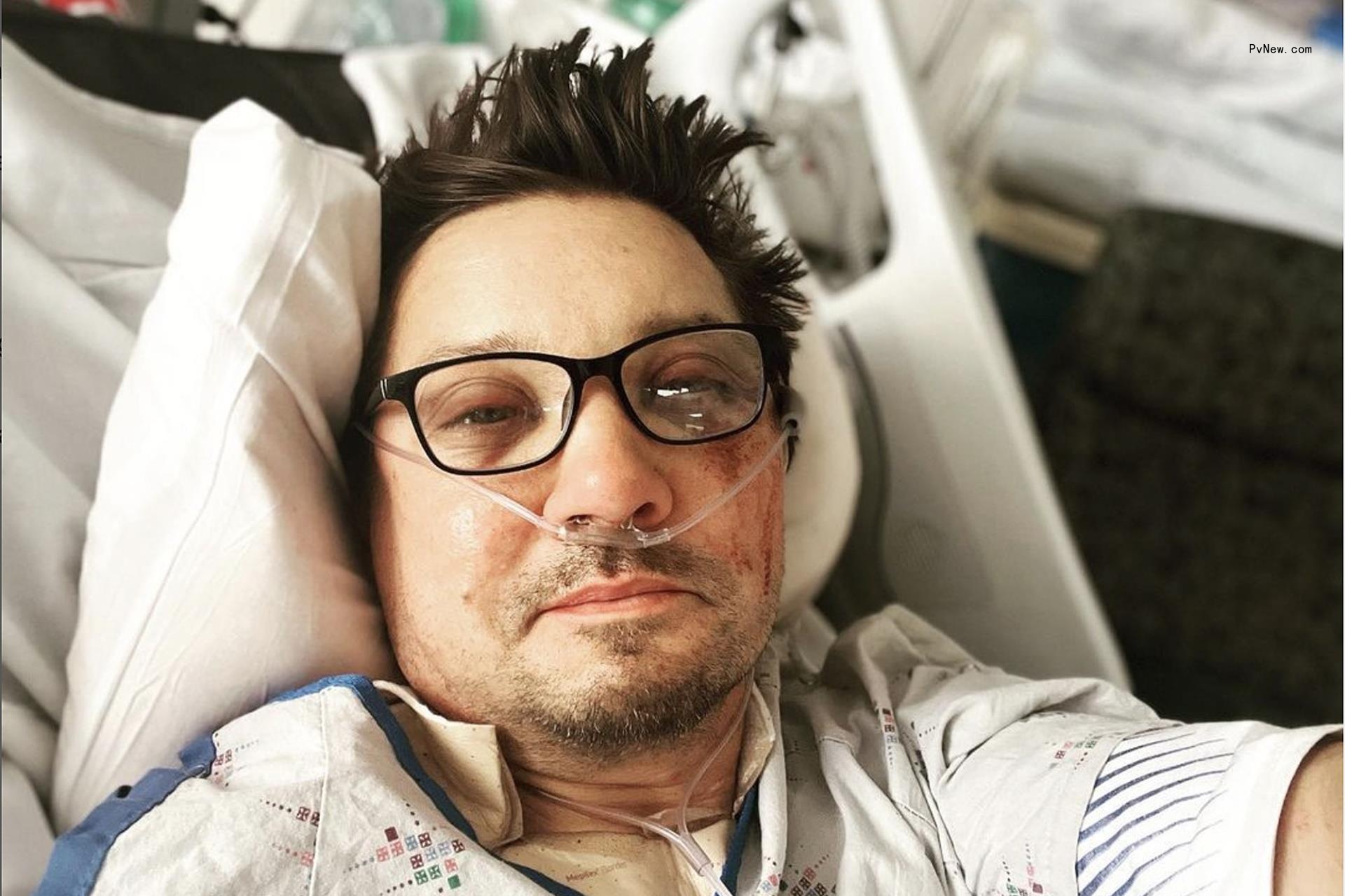 Injured Jeremy Renner at the hospital