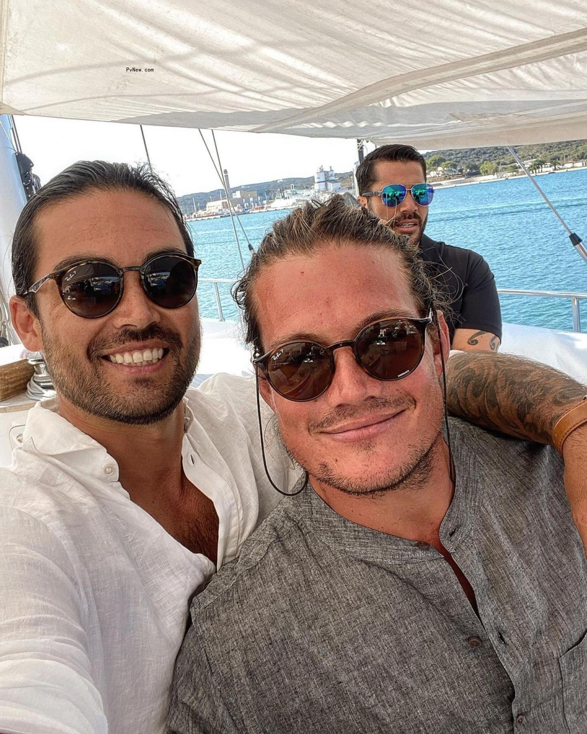 Colin MacRae and Gary King posing for a selfie