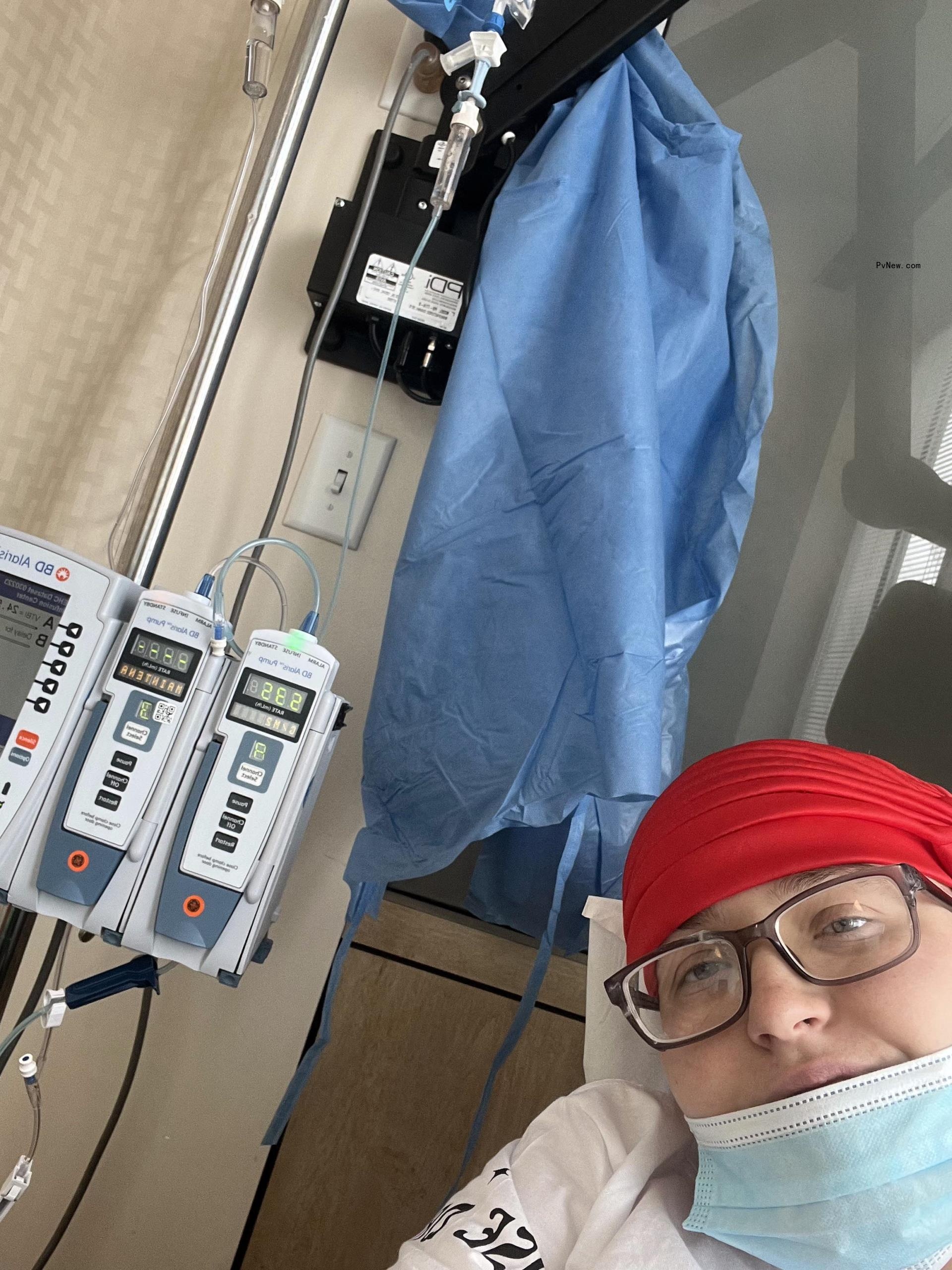 A selfie of Anna Cardwell in the hospital.
