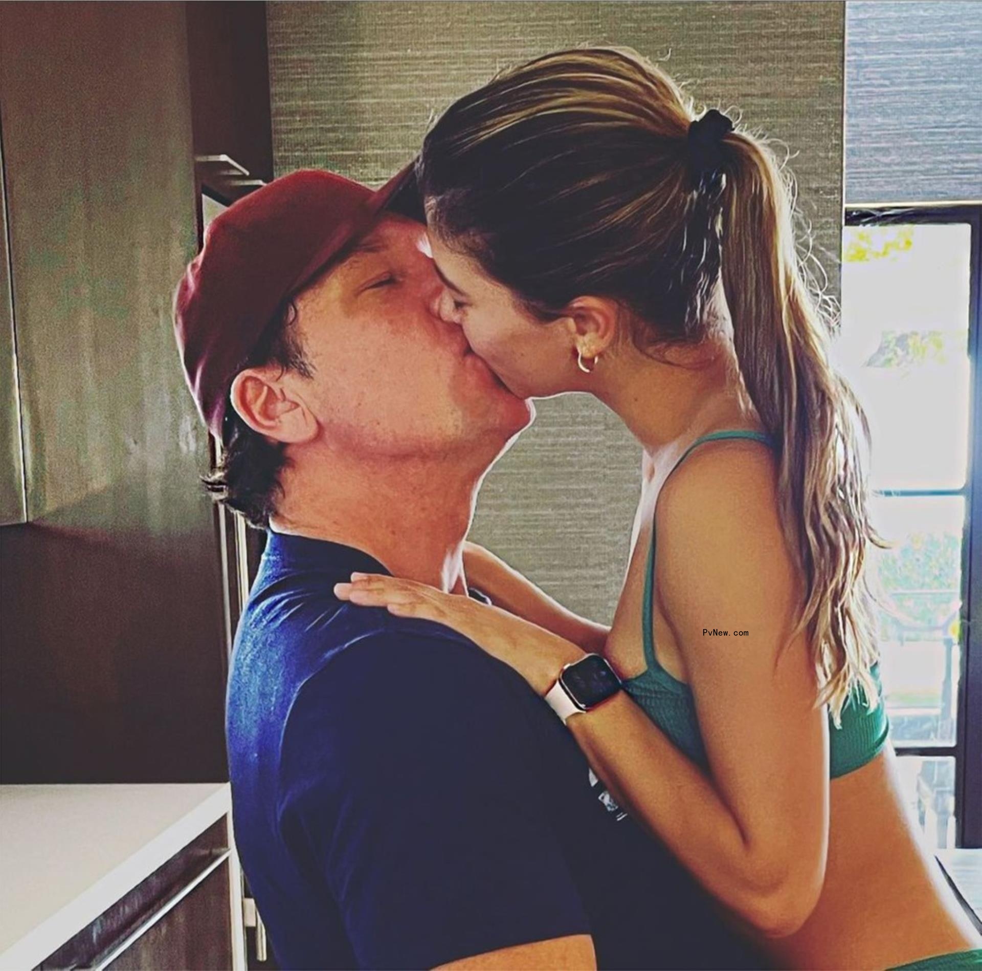 Dane Cook and Kelsi Taylor