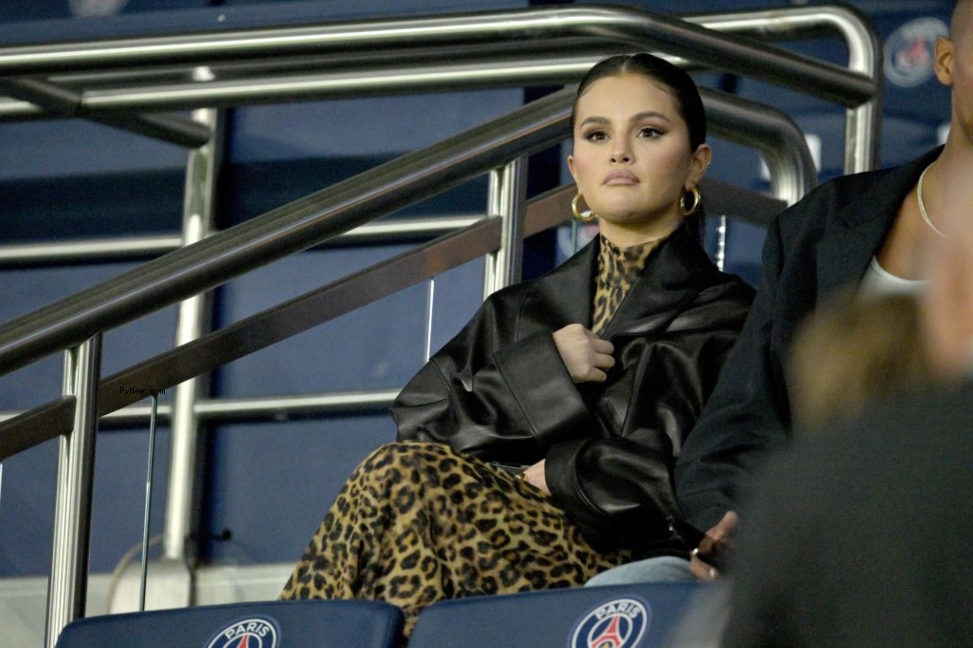 selena gomez sitting in stadium