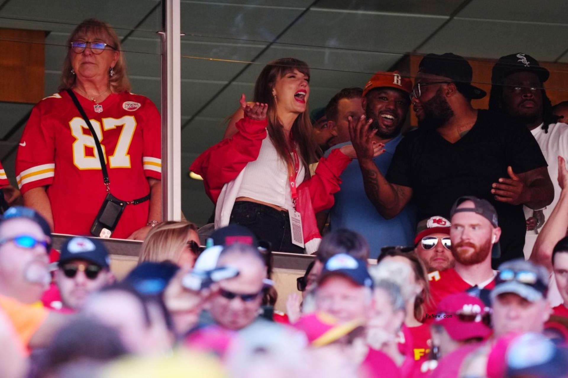 taylor swift at kansas city chiefs game