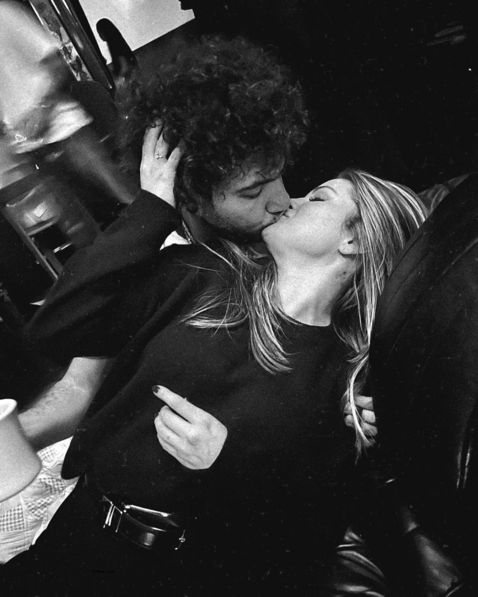 Selena Gomez kissing Benny Blanco.