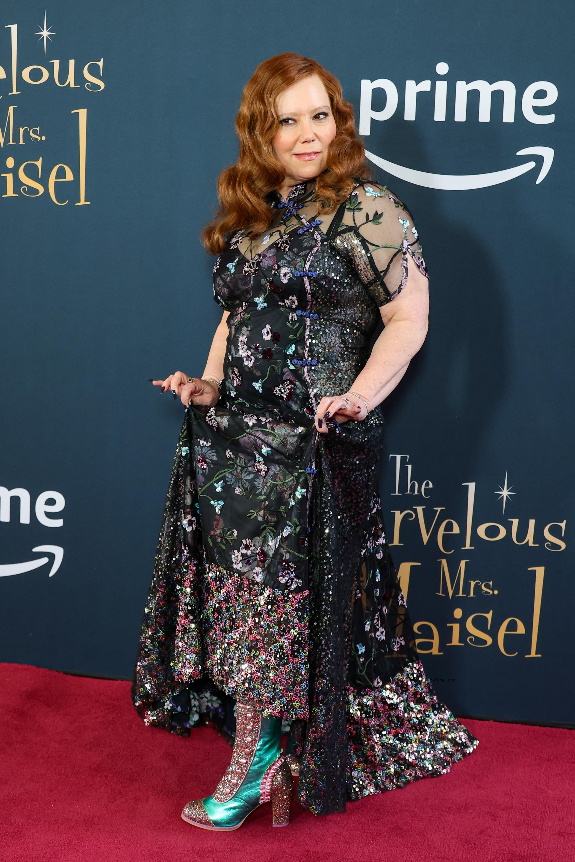 Alex Borstein posing on the red carpet
