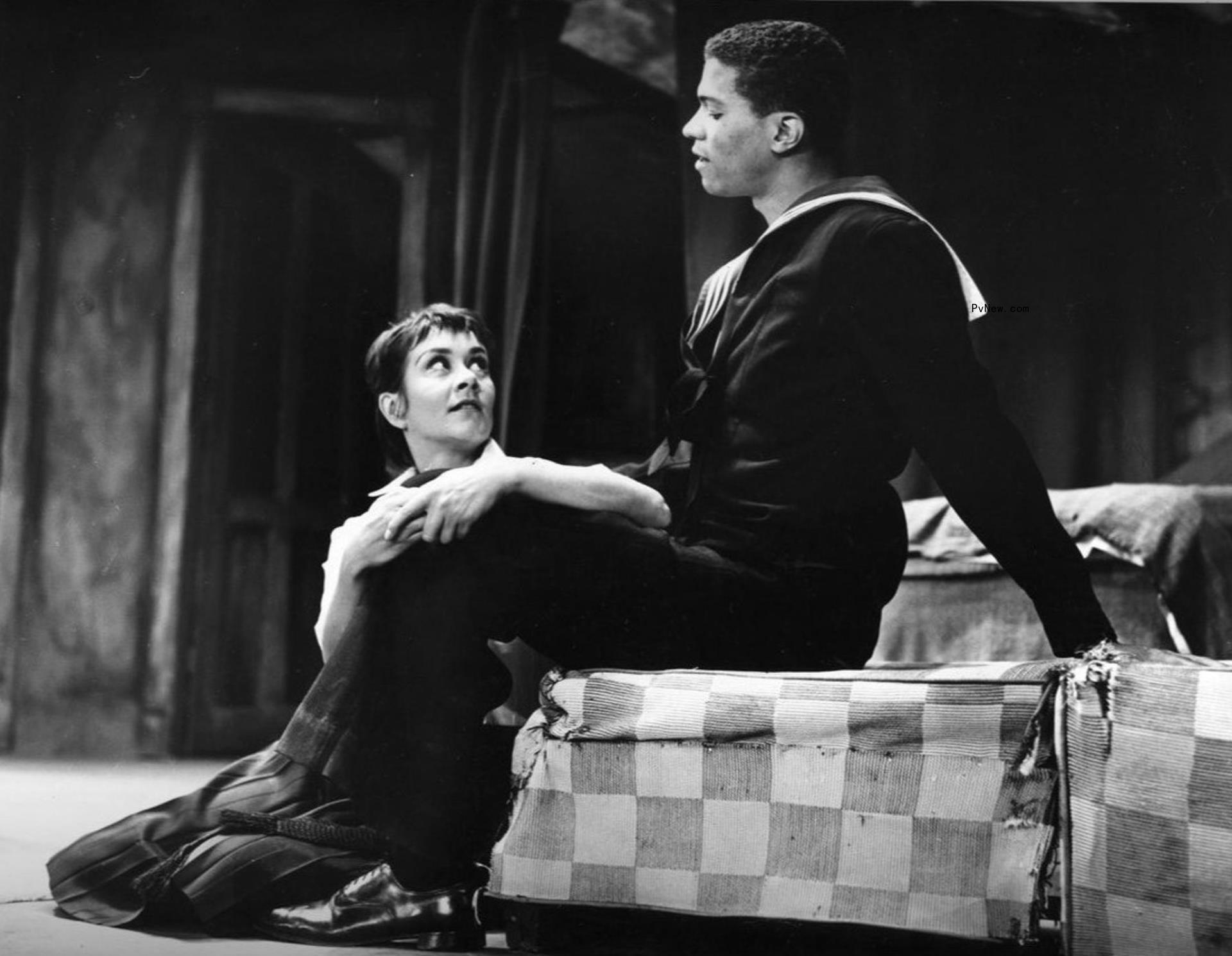 Billy Dee Williams and Joan Plowright on stage.
