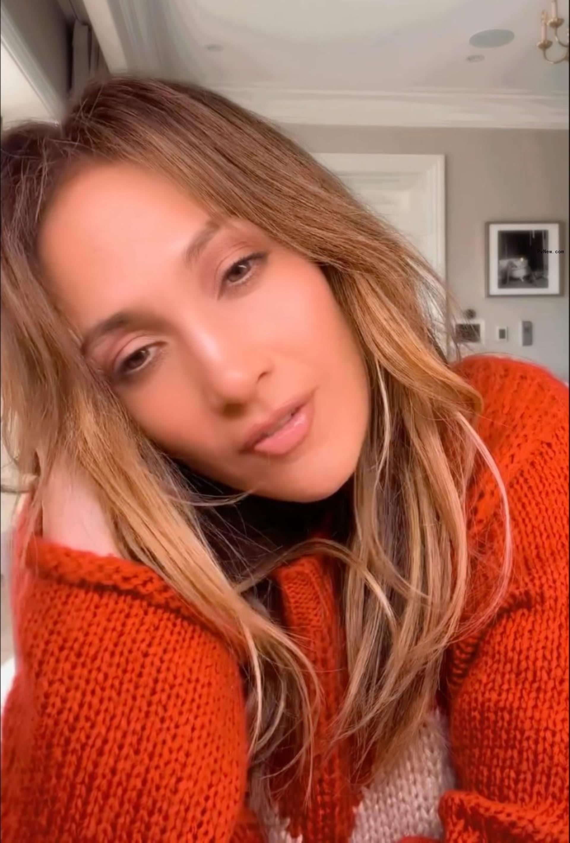 Jennifer Lopez selfie