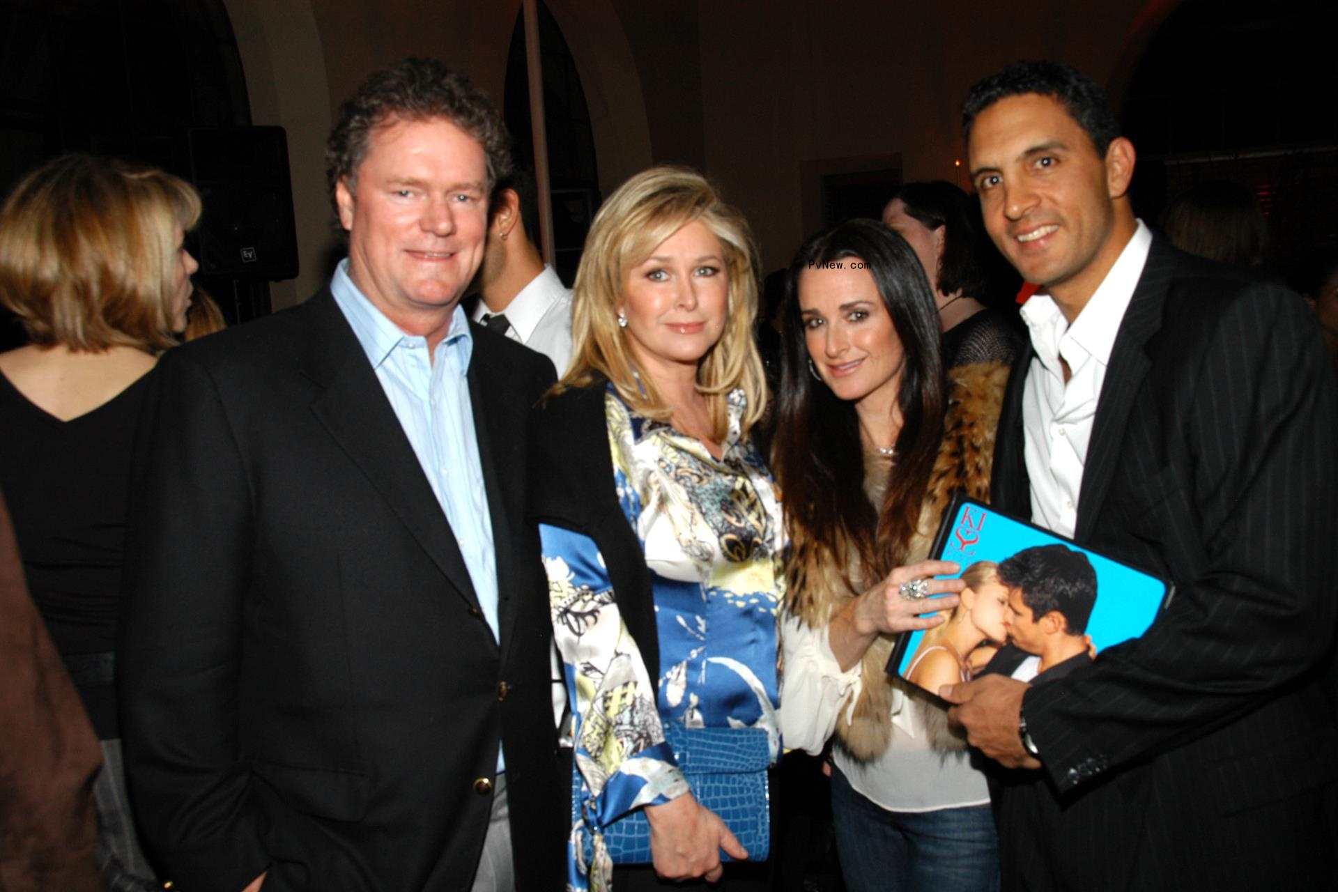 Rick Hilton, Kathy Hilton, Kyle Umansky and Mauricio Umansky posing for a photo together in 2006