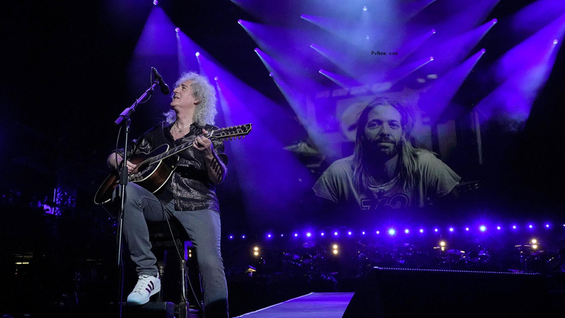 Foo Fighters Play Emotio<i></i>nal Tribute Co<i></i>ncert for Taylor Hawkins With Paul McCartney, Travis Barker, Members of Queen, me<i></i>tallica, AC/DC, More