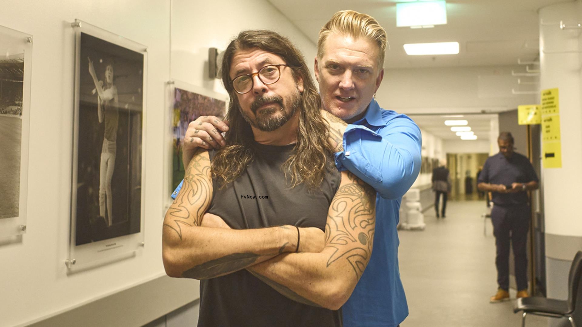 Foo Fighters Play Emotio<i></i>nal Tribute Co<i></i>ncert for Taylor Hawkins With Paul McCartney, Travis Barker, Members of Queen, me<i></i>tallica, AC/DC, More