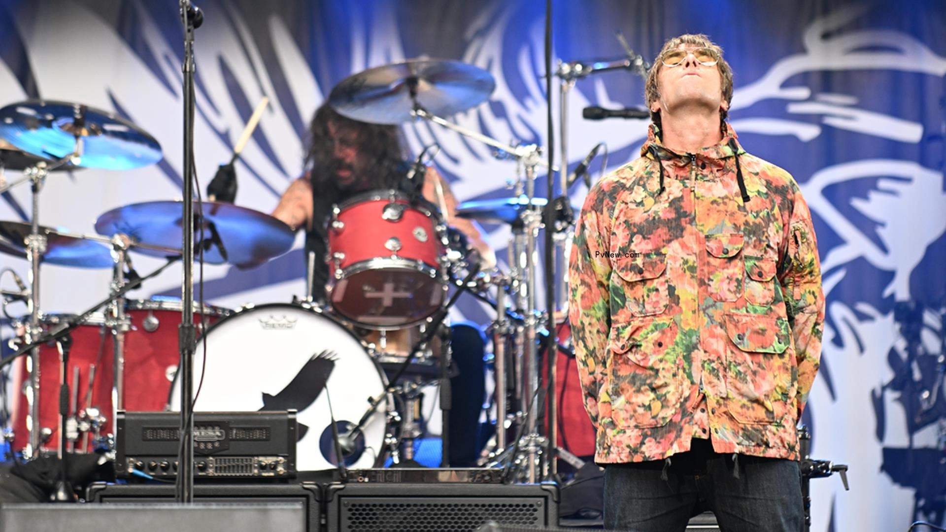 Foo Fighters Play Emotio<i></i>nal Tribute Co<i></i>ncert for Taylor Hawkins With Paul McCartney, Travis Barker, Members of Queen, me<i></i>tallica, AC/DC, More