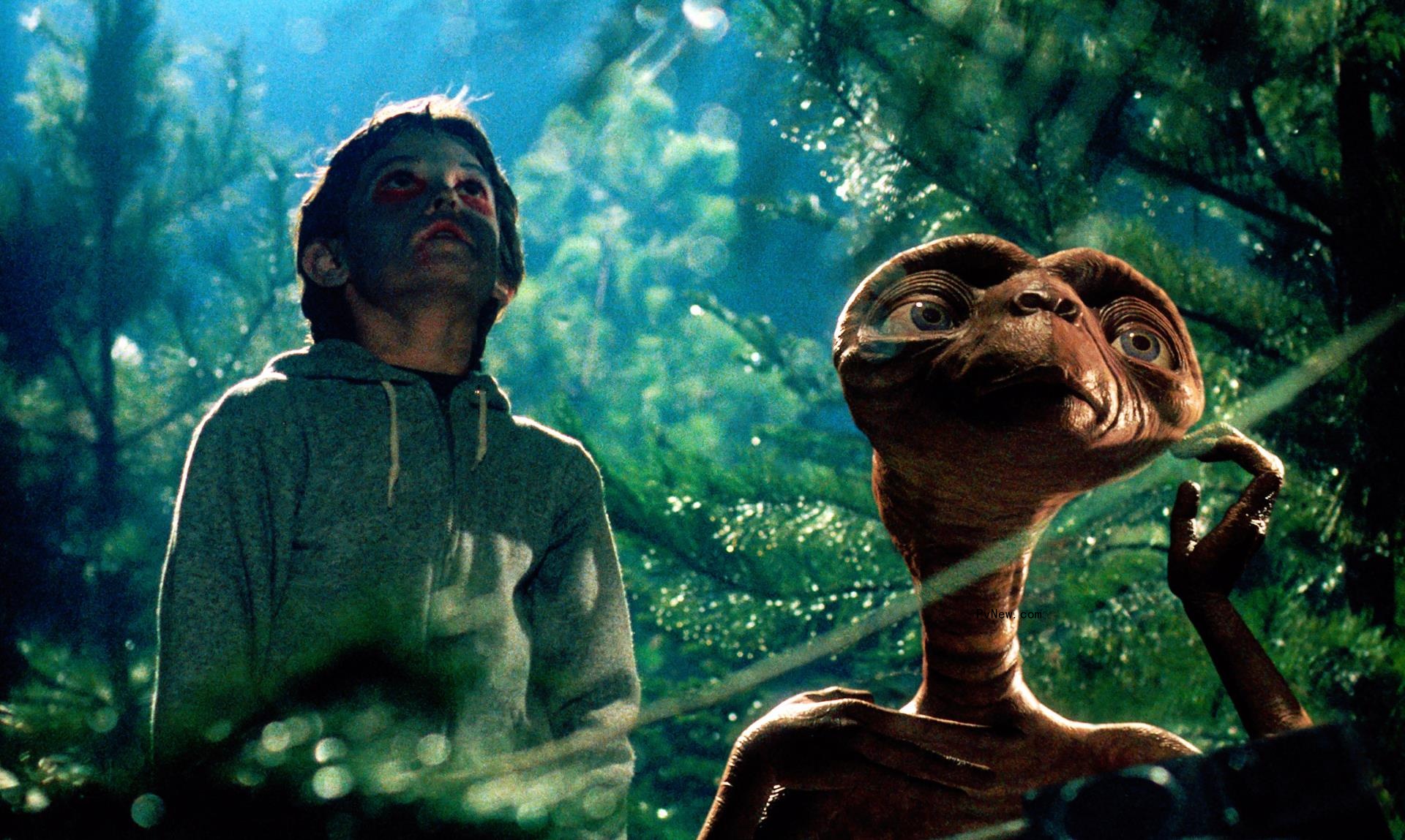 Steven Spielberg Regrets Editing Guns Out of ‘E.T.,’ Says ‘No Film Should Be Revised’ for Today’s Standards: ‘That Was a Mistake’