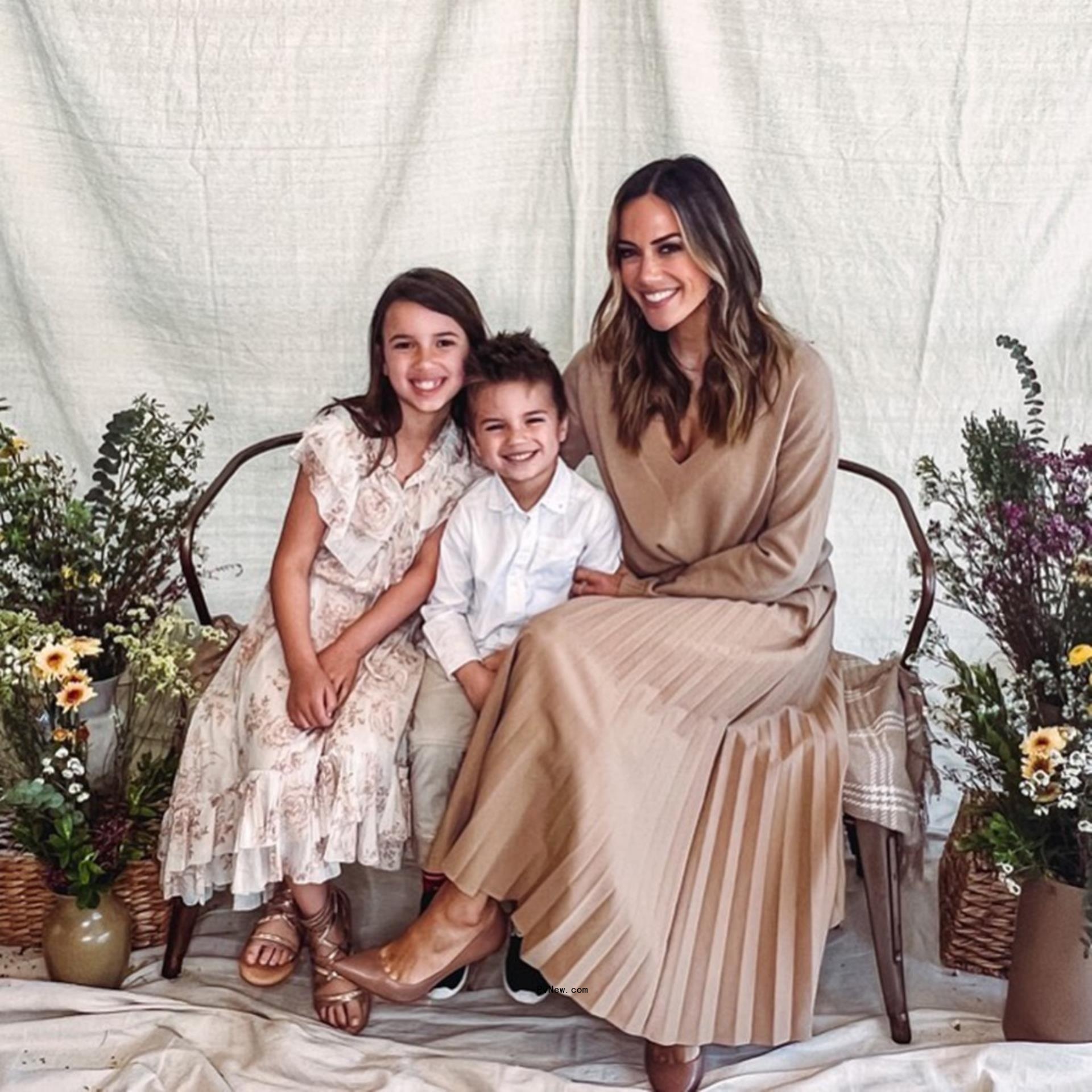 Jana Kramer with her two kids.