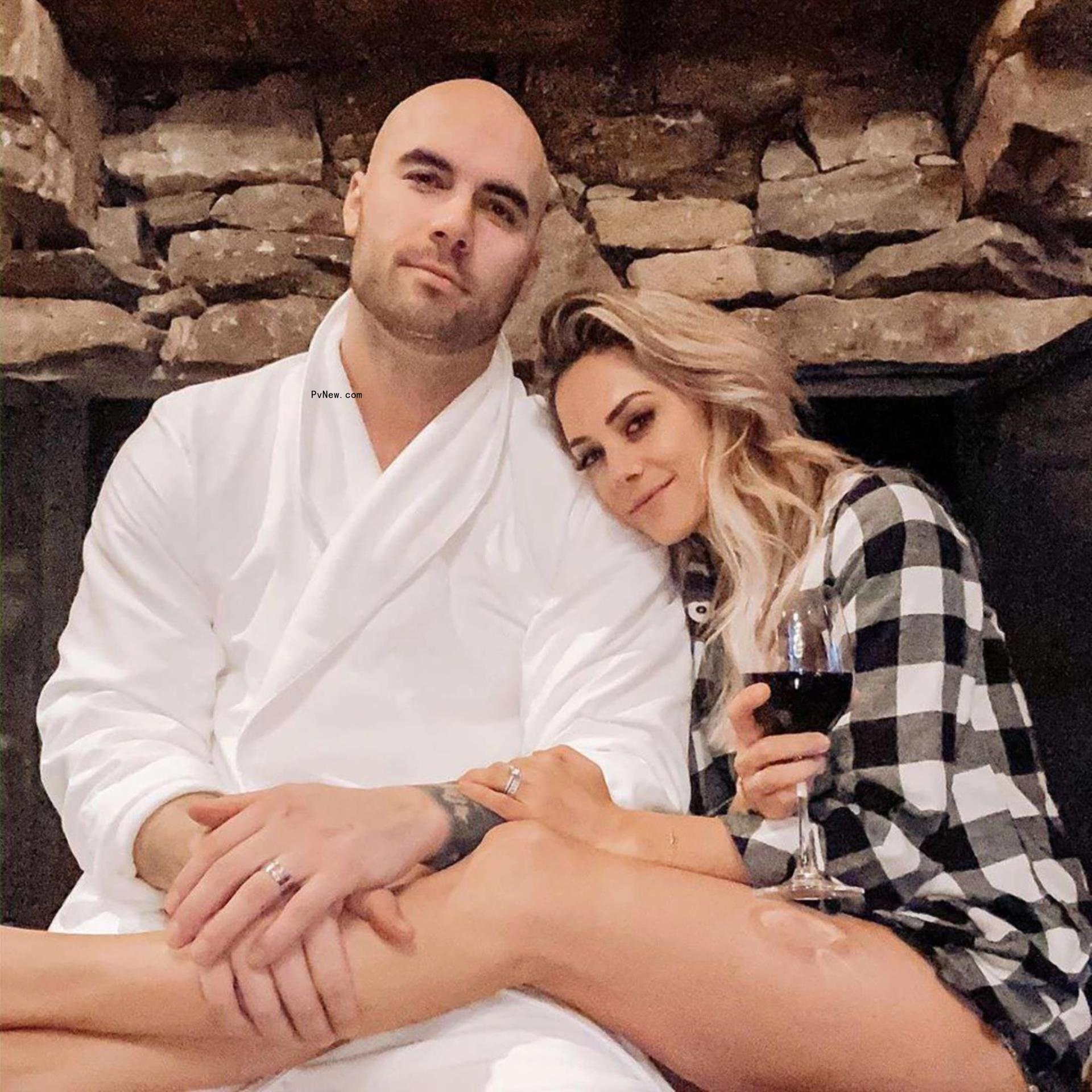 Mike Caussin and Jana Kramer cuddling.