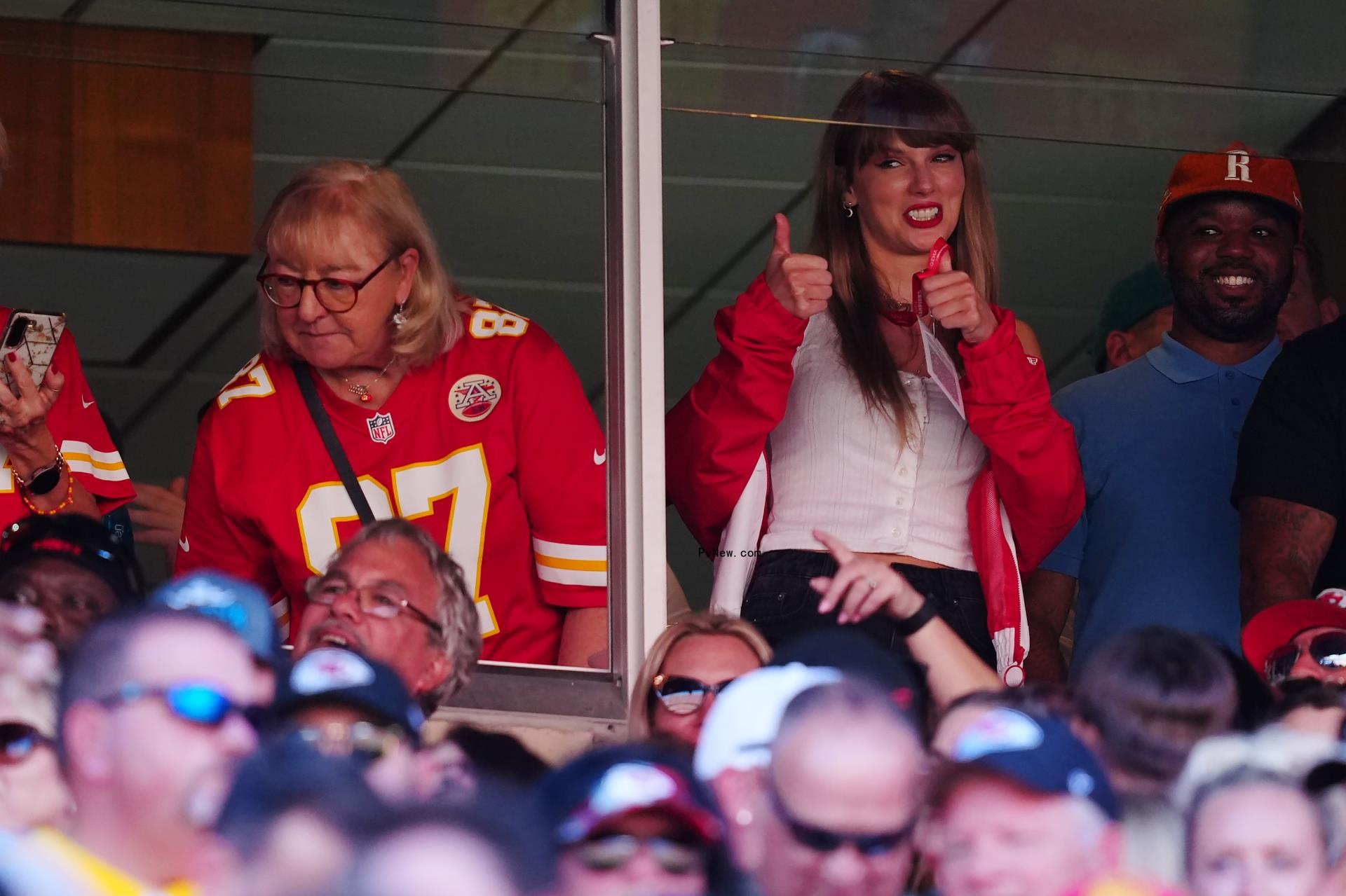 Swift with Kelce's mom, Donna